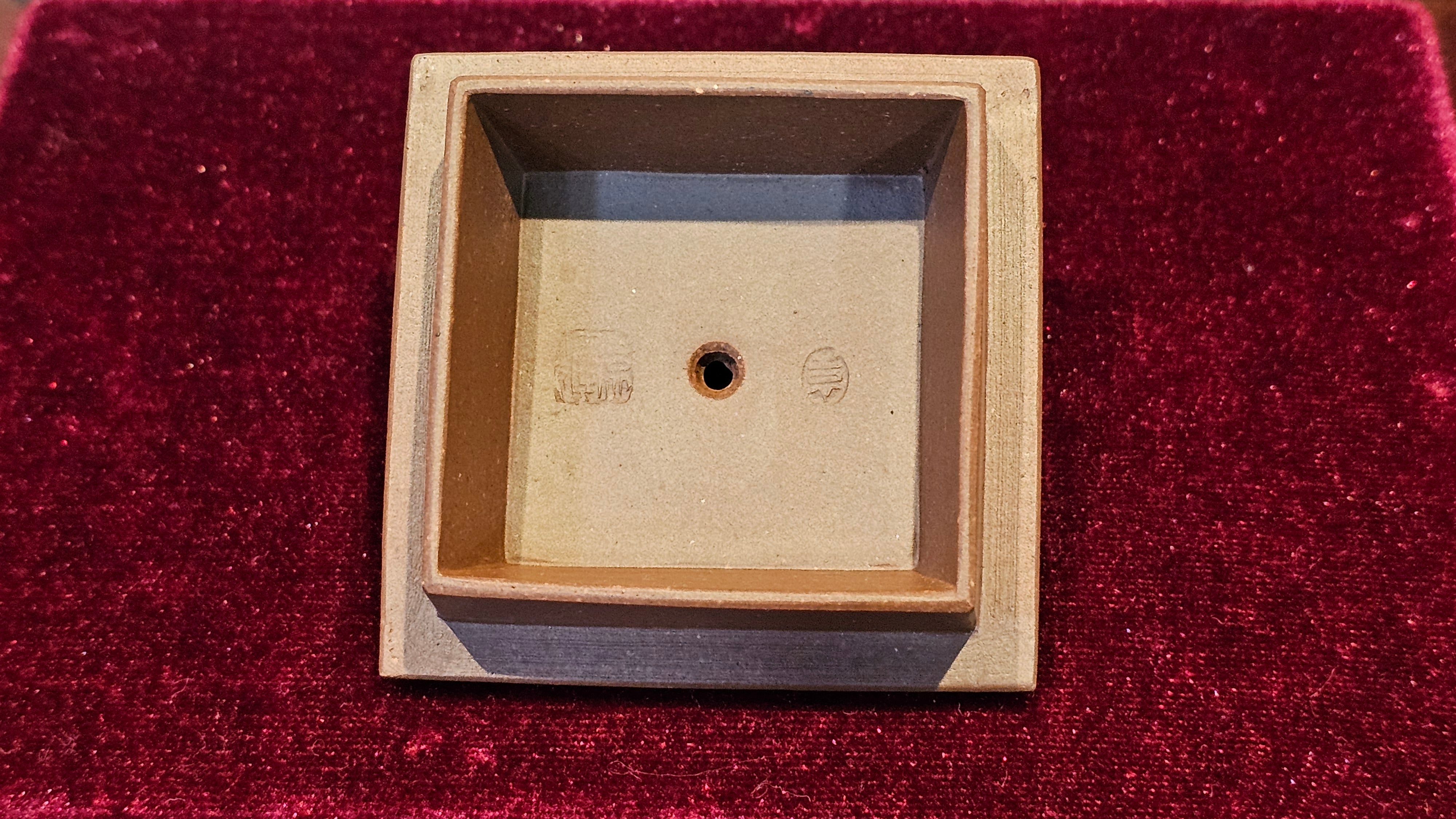 《亚明四方》"Ya Ming Si Fang", 195.5ml, Di Cao Qing Zi Ni, by L2A Senior Consummate Artist Yuan Hui 高级振兴技艺师兼高级工艺美术师～袁辉。 ~ Congratulations to Mr A.A.! 0235hrs 16hrs Nov 2025, Port Franks! Canada🇨🇦!