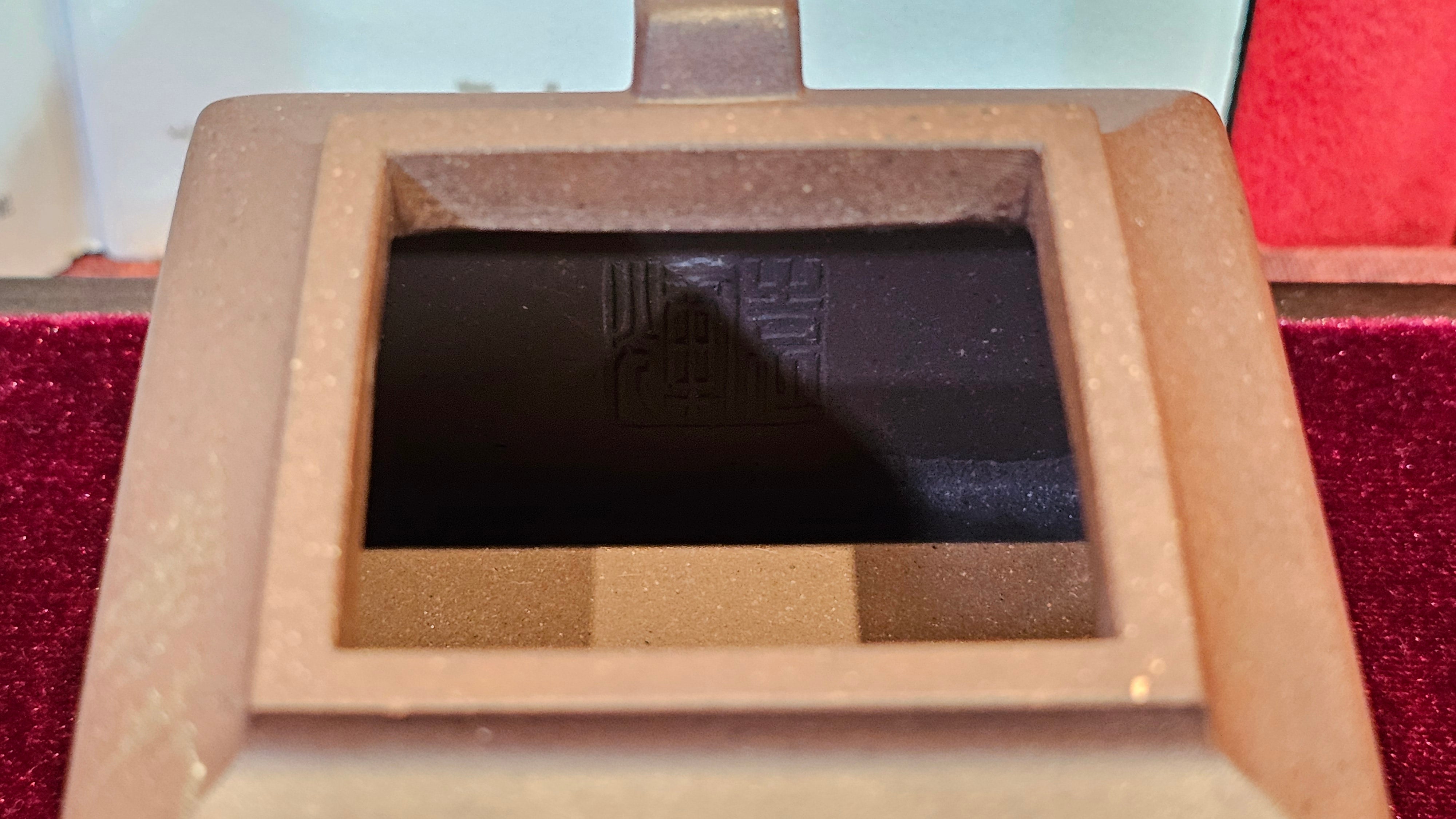 《亚明四方》"Ya Ming Si Fang", 195.5ml, Di Cao Qing Zi Ni, by L2A Senior Consummate Artist Yuan Hui 高级振兴技艺师兼高级工艺美术师～袁辉。 ~ Congratulations to Mr A.A.! 0235hrs 16hrs Nov 2025, Port Franks! Canada🇨🇦!