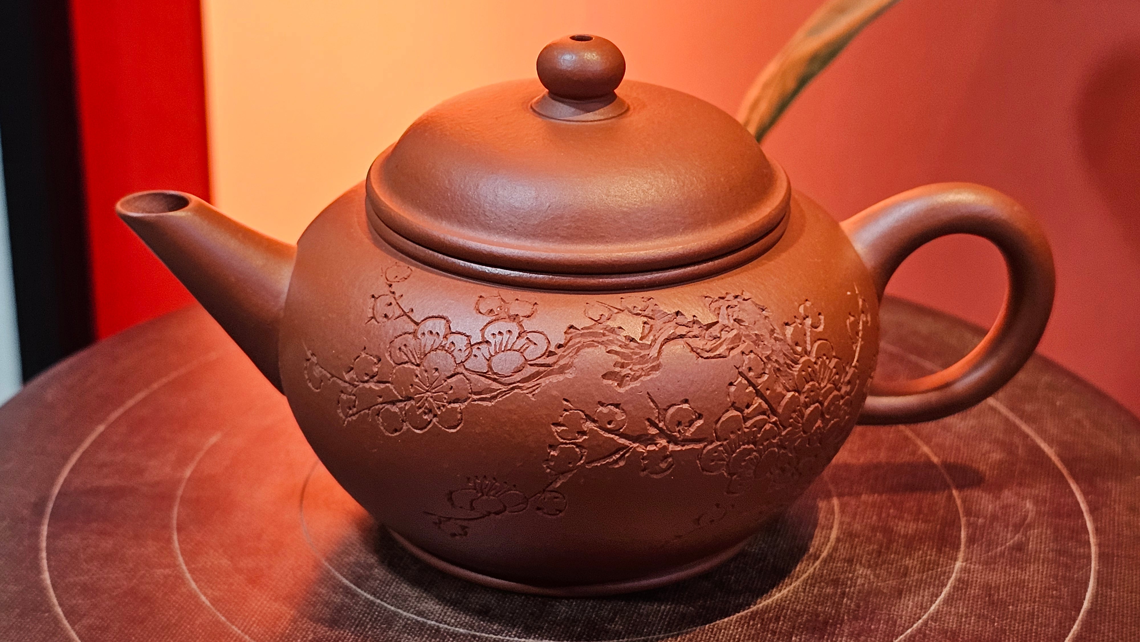 Shui Ping 水平, 152.3ml, Xiao Mei Yao Zhu Ni 小煤窑朱泥, by our Craftsman Chen Yue Fei 陈跃飞, Plum Blossoms Engraving by Craftsman Yi De Shu 一德书 ~ Congratulations to Ms A.J.! 1401hrs 18th Nov 2025, Esko! MN!