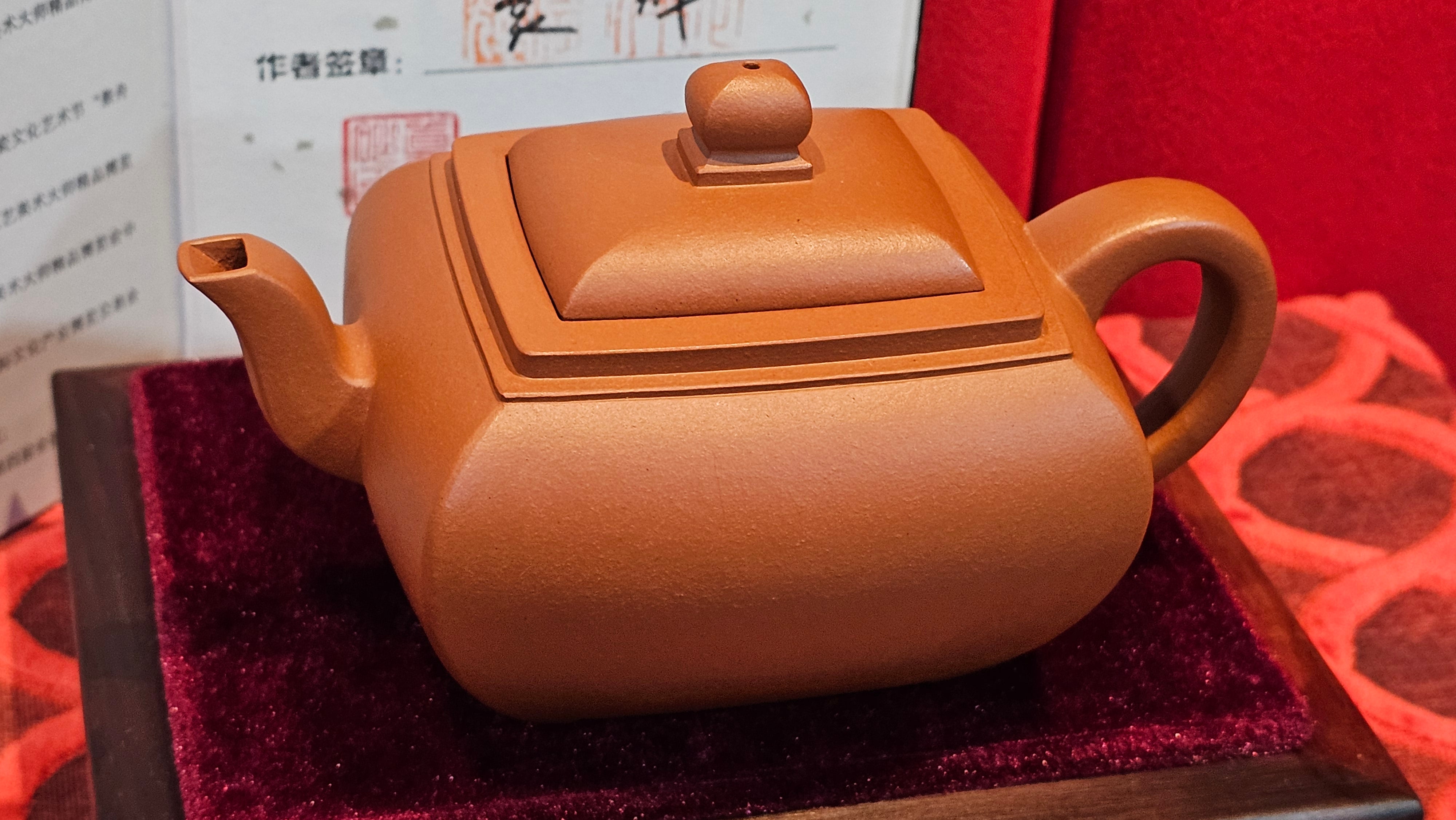 《丁卯壶》Ding Mao Hu, Xiao Hong Ni, 270ml, Crafted by Senior Consummate Master Yuan Hui ~ 高级振兴技艺师, 高级工艺美术师袁辉 ~ Completed Bespoke Commissioned work for, CONGRATULATIONS: Mr R.L.! Flintridge! CA!