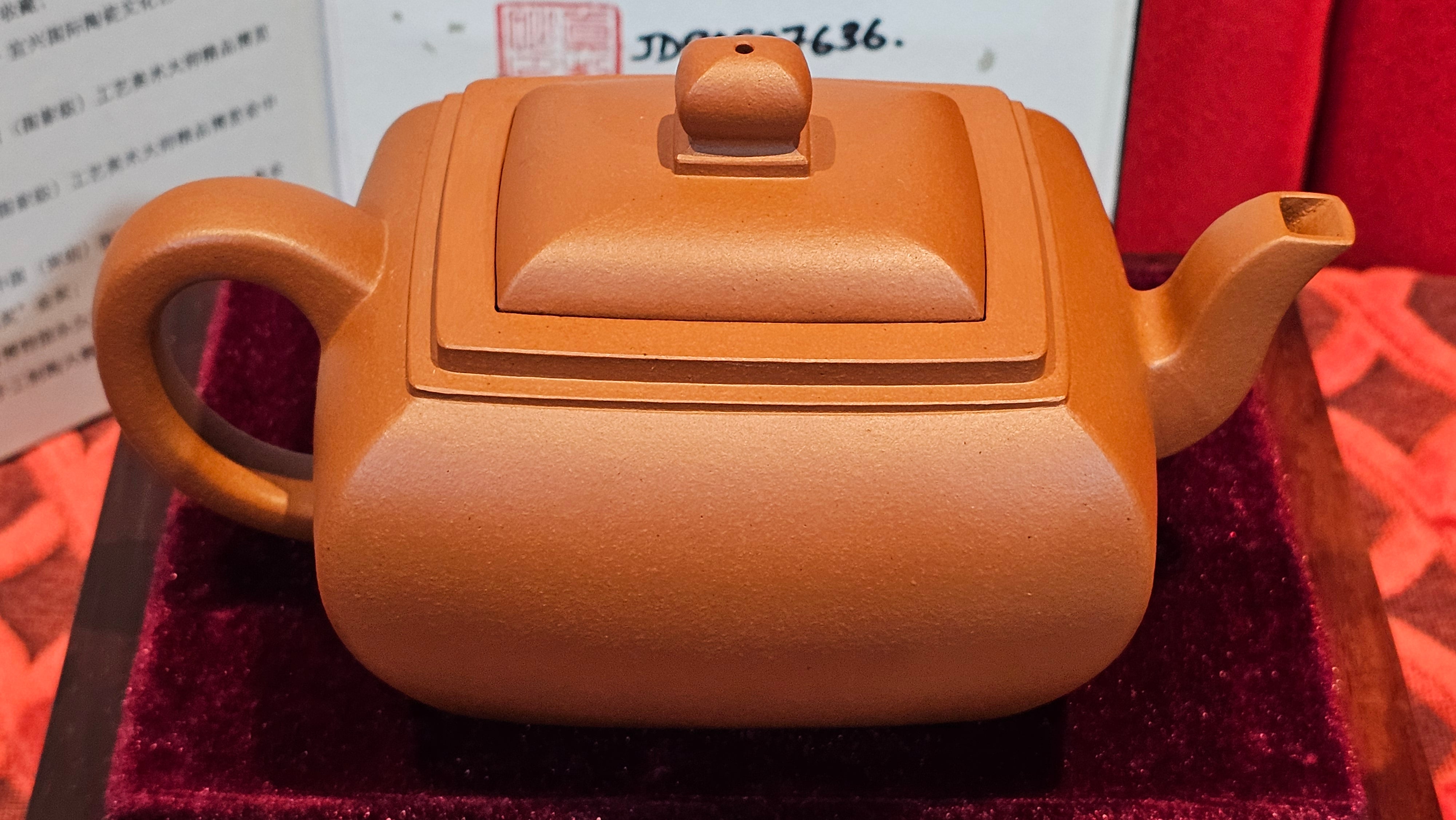 《丁卯壶》Ding Mao Hu, Xiao Hong Ni, 270ml, Crafted by Senior Consummate Master Yuan Hui ~ 高级振兴技艺师, 高级工艺美术师袁辉 ~ Completed Bespoke Commissioned work for, CONGRATULATIONS: Mr R.L.! Flintridge! CA!