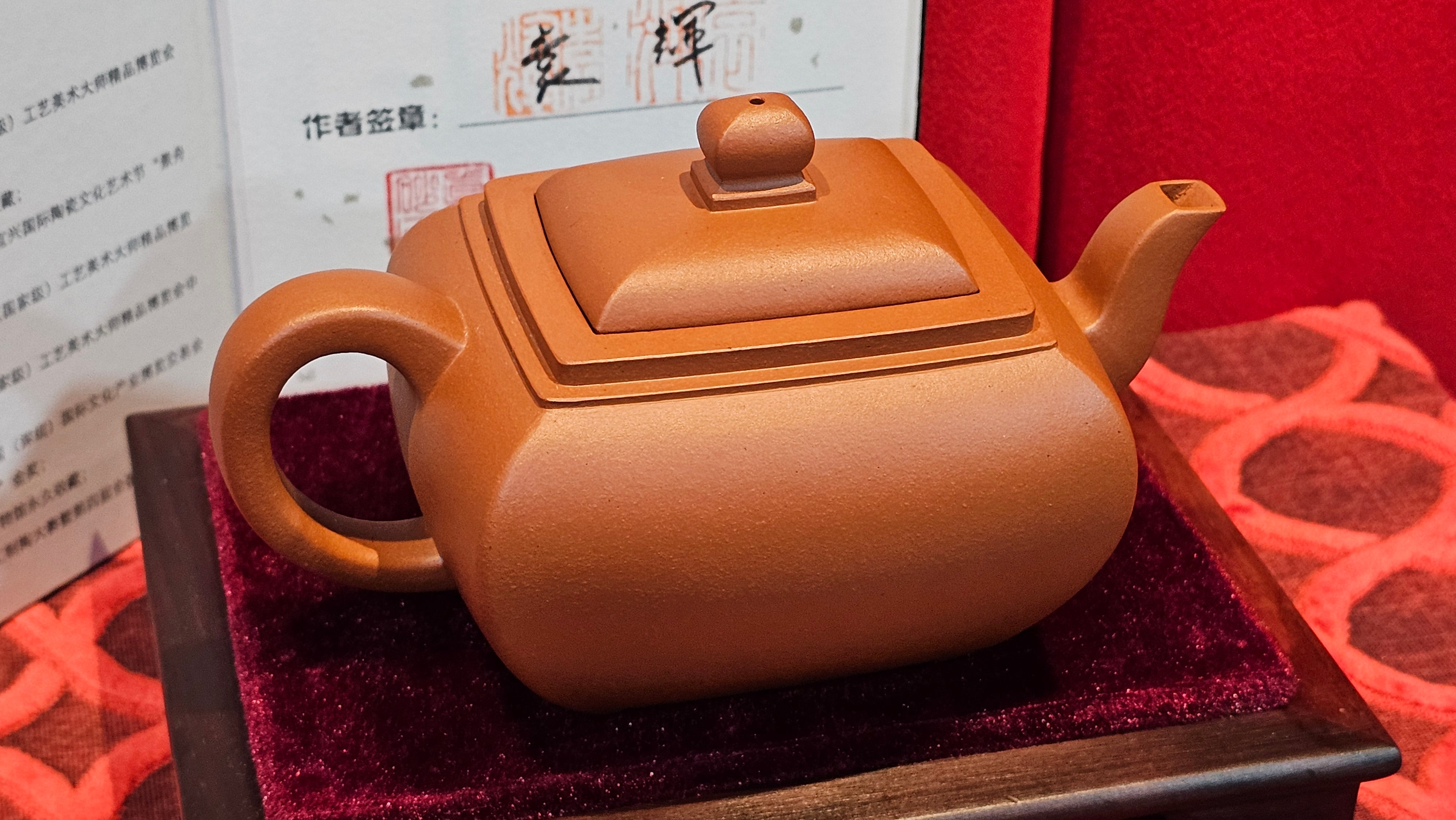 《丁卯壶》Ding Mao Hu, Xiao Hong Ni, 270ml, Crafted by Senior Consummate Master Yuan Hui ~ 高级振兴技艺师, 高级工艺美术师袁辉 ~ Completed Bespoke Commissioned work for, CONGRATULATIONS: Mr R.L.! Flintridge! CA!