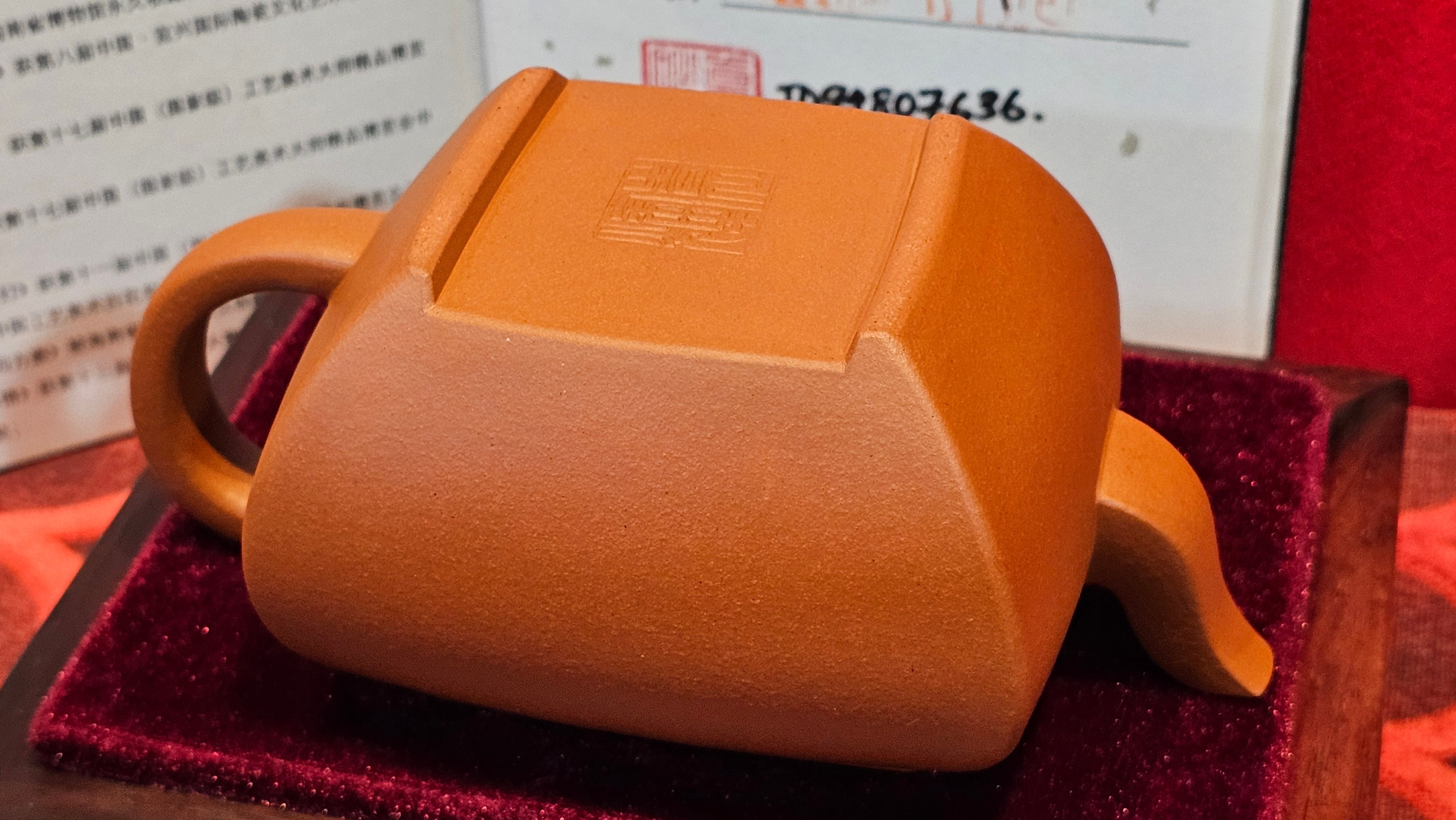 《丁卯壶》Ding Mao Hu, Xiao Hong Ni, 270ml, Crafted by Senior Consummate Master Yuan Hui ~ 高级振兴技艺师, 高级工艺美术师袁辉 ~ Completed Bespoke Commissioned work for, CONGRATULATIONS: Mr R.L.! Flintridge! CA!