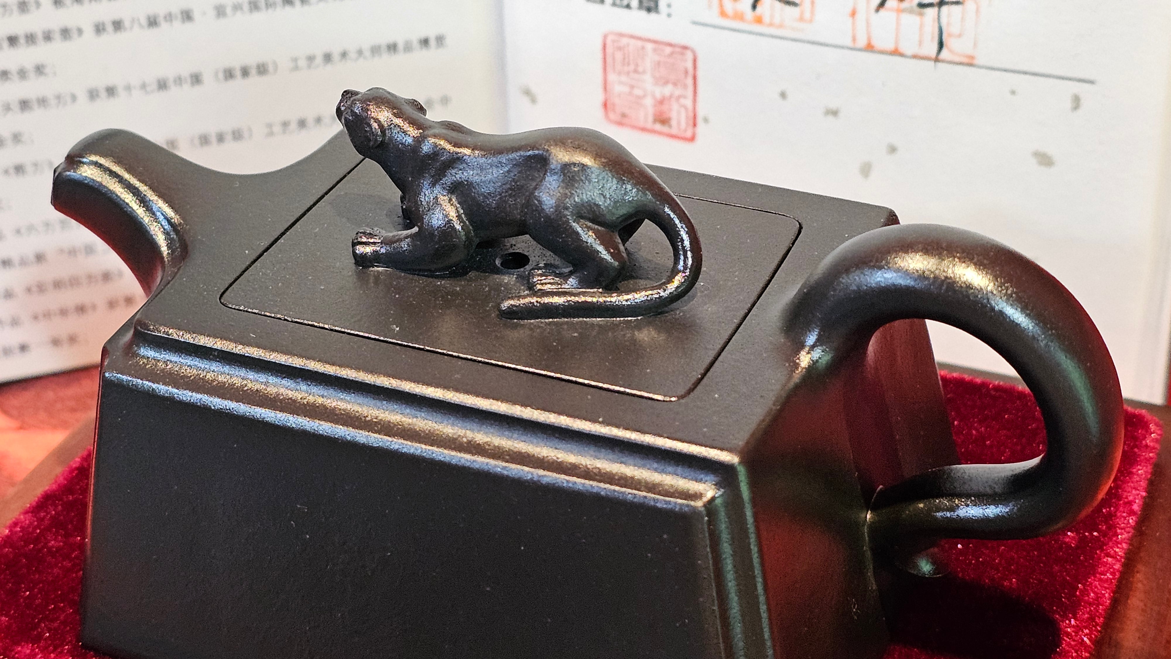 《风云之豹》"Feng Yun Zhi Bao", Di Cao Qing ~ Wu Hui Shao 底槽青~焐灰烧, 226.5ml, by L2A Senior Consummate Artist Yuan Hui 高级振兴技艺师兼高级工艺美术师～袁辉 ~ Congratulations to Mr A.A.! 1748hrs 21st Nov 2025, Port Franks! Canada🇨🇦!