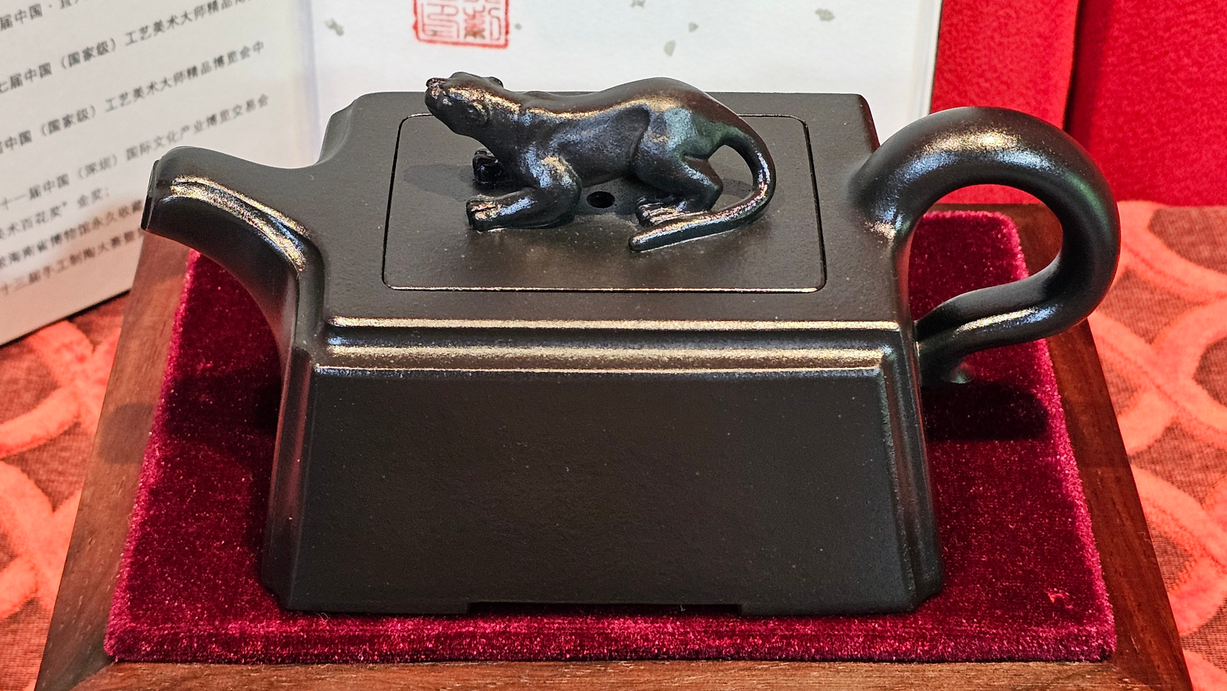 《风云之豹》"Feng Yun Zhi Bao", Di Cao Qing ~ Wu Hui Shao 底槽青~焐灰烧, 226.5ml, by L2A Senior Consummate Artist Yuan Hui 高级振兴技艺师兼高级工艺美术师～袁辉 ~ Congratulations to Mr A.A.! 1748hrs 21st Nov 2025, Port Franks! Canada🇨🇦!