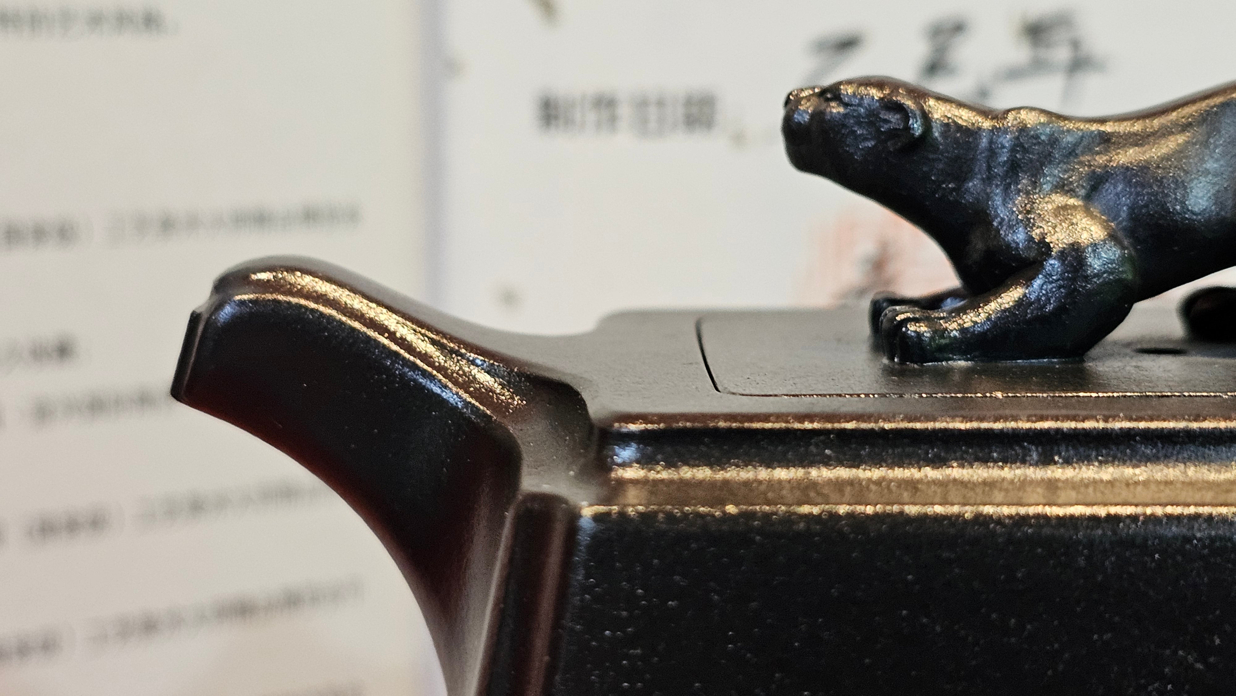 《风云之豹》"Feng Yun Zhi Bao", Di Cao Qing ~ Wu Hui Shao 底槽青~焐灰烧, 226.5ml, by L2A Senior Consummate Artist Yuan Hui 高级振兴技艺师兼高级工艺美术师～袁辉 ~ Congratulations to Mr A.A.! 1748hrs 21st Nov 2025, Port Franks! Canada🇨🇦!