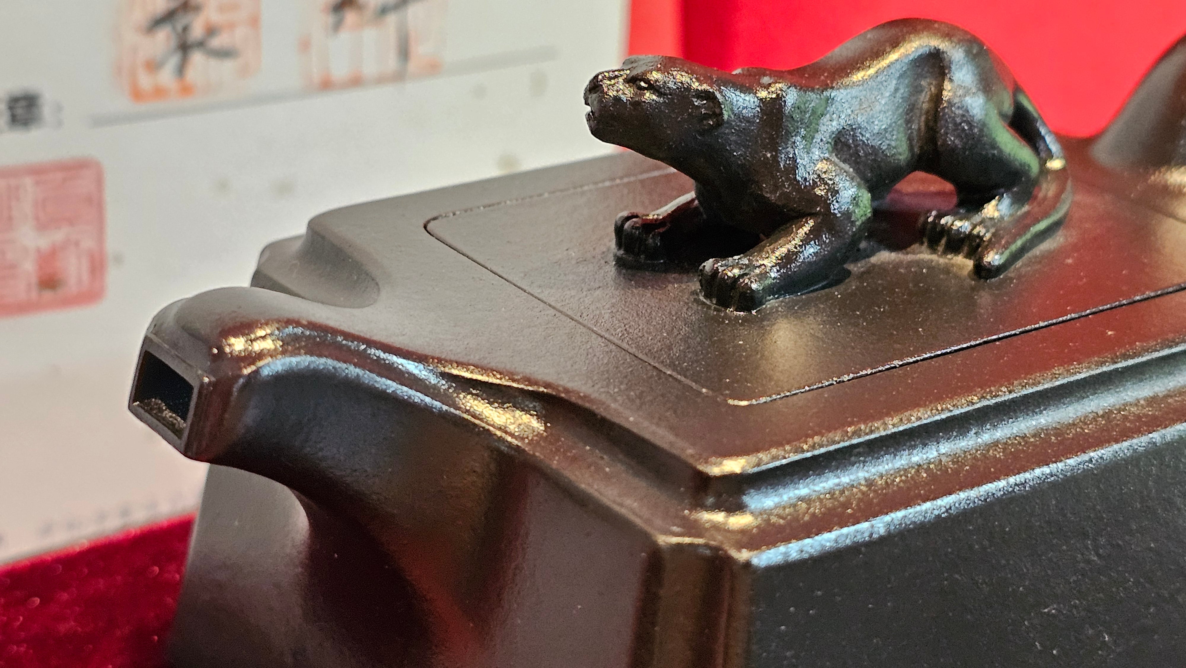 《风云之豹》"Feng Yun Zhi Bao", Di Cao Qing ~ Wu Hui Shao 底槽青~焐灰烧, 226.5ml, by L2A Senior Consummate Artist Yuan Hui 高级振兴技艺师兼高级工艺美术师～袁辉 ~ Congratulations to Mr A.A.! 1748hrs 21st Nov 2025, Port Franks! Canada🇨🇦!