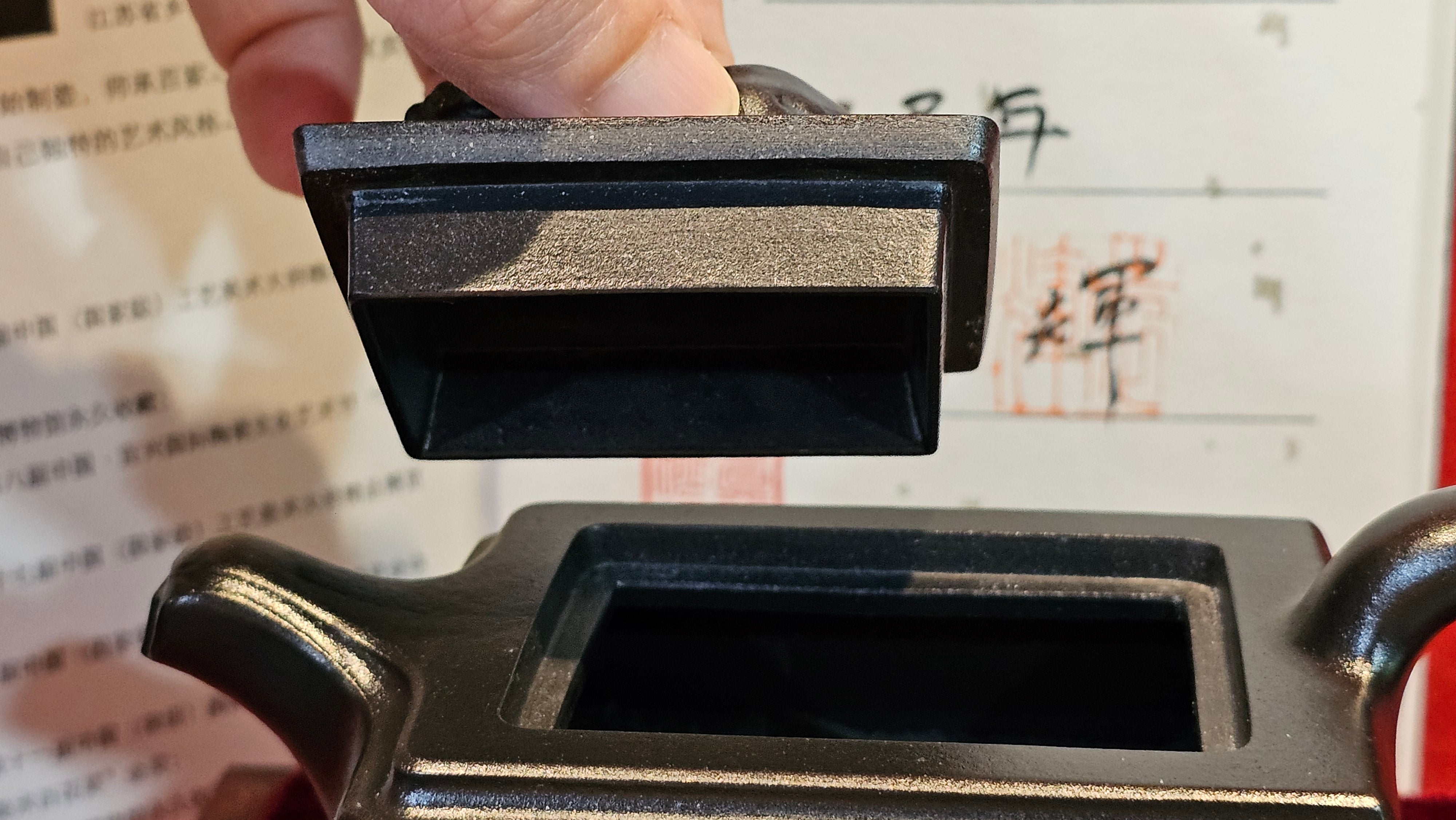 《风云之豹》"Feng Yun Zhi Bao", Di Cao Qing ~ Wu Hui Shao 底槽青~焐灰烧, 226.5ml, by L2A Senior Consummate Artist Yuan Hui 高级振兴技艺师兼高级工艺美术师～袁辉 ~ Congratulations to Mr A.A.! 1748hrs 21st Nov 2025, Port Franks! Canada🇨🇦!