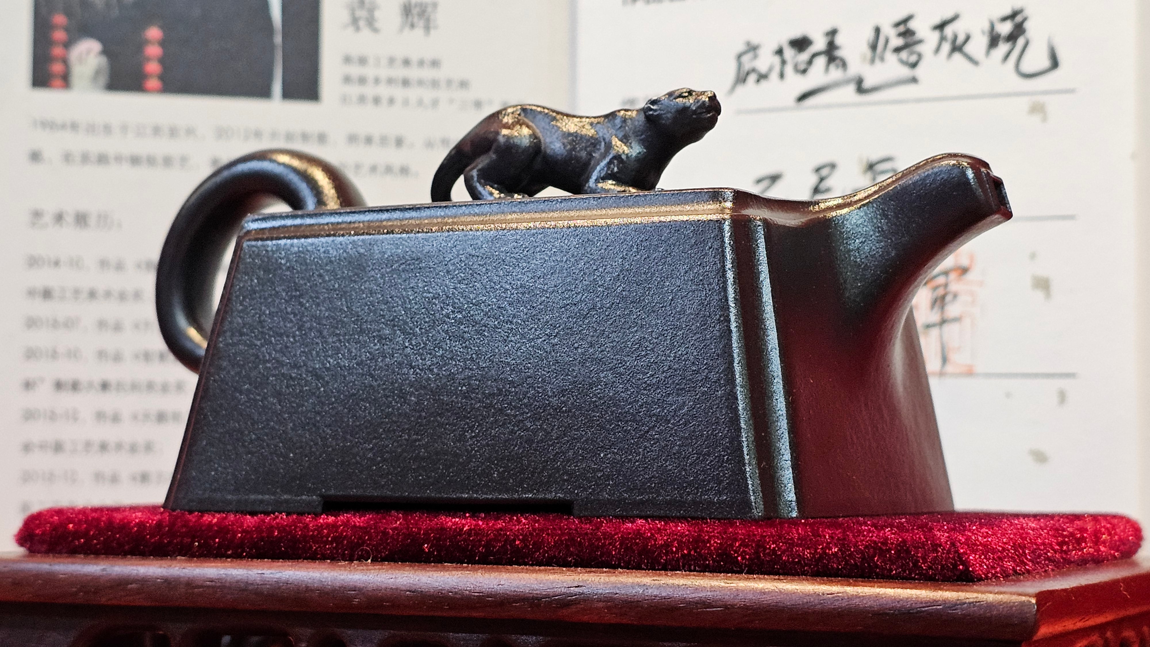 《风云之豹》"Feng Yun Zhi Bao", Di Cao Qing ~ Wu Hui Shao 底槽青~焐灰烧, 226.5ml, by L2A Senior Consummate Artist Yuan Hui 高级振兴技艺师兼高级工艺美术师～袁辉 ~ Congratulations to Mr A.A.! 1748hrs 21st Nov 2025, Port Franks! Canada🇨🇦!