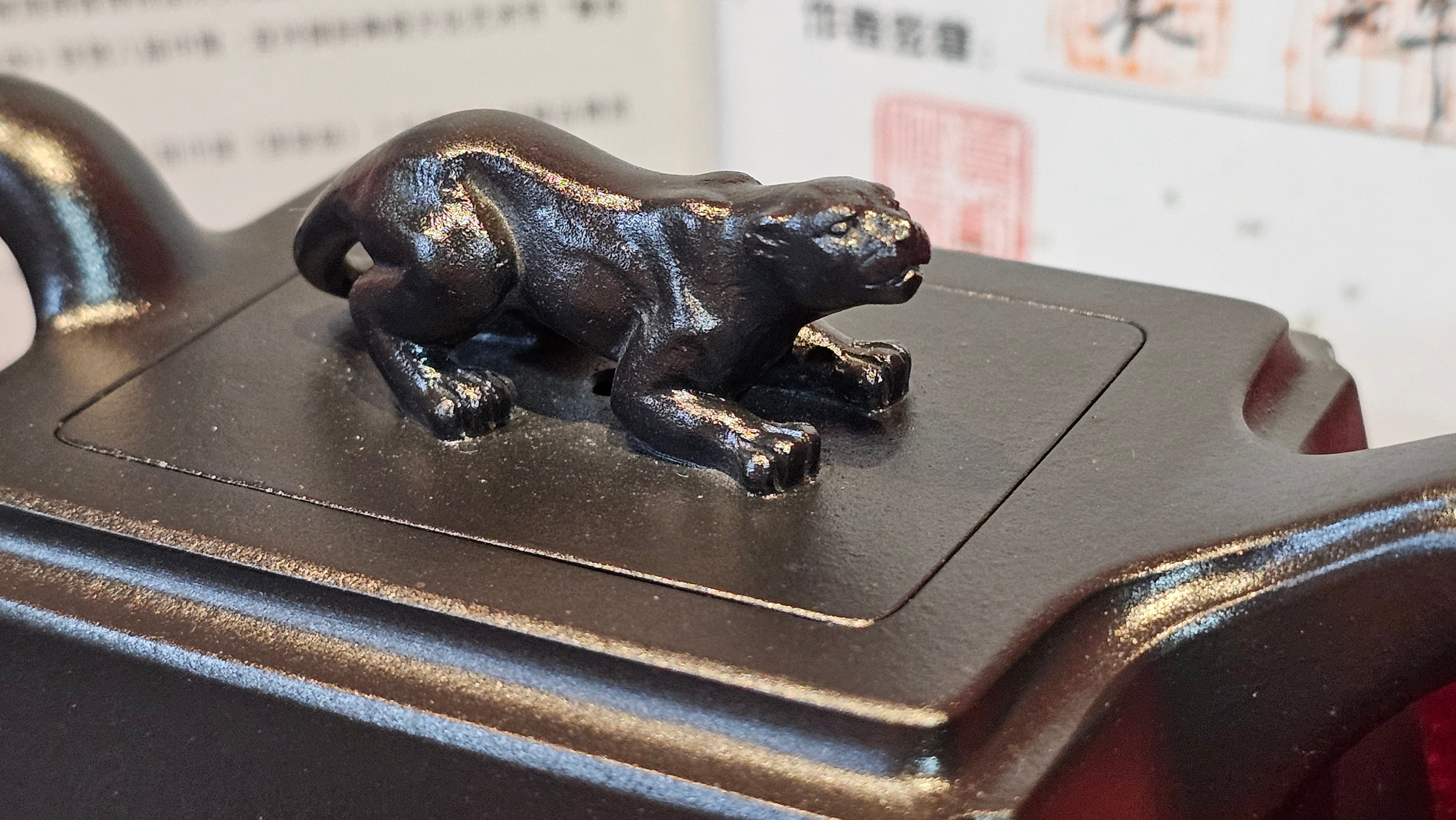 《风云之豹》"Feng Yun Zhi Bao", Di Cao Qing ~ Wu Hui Shao 底槽青~焐灰烧, 226.5ml, by L2A Senior Consummate Artist Yuan Hui 高级振兴技艺师兼高级工艺美术师～袁辉 ~ Congratulations to Mr A.A.! 1748hrs 21st Nov 2025, Port Franks! Canada🇨🇦!