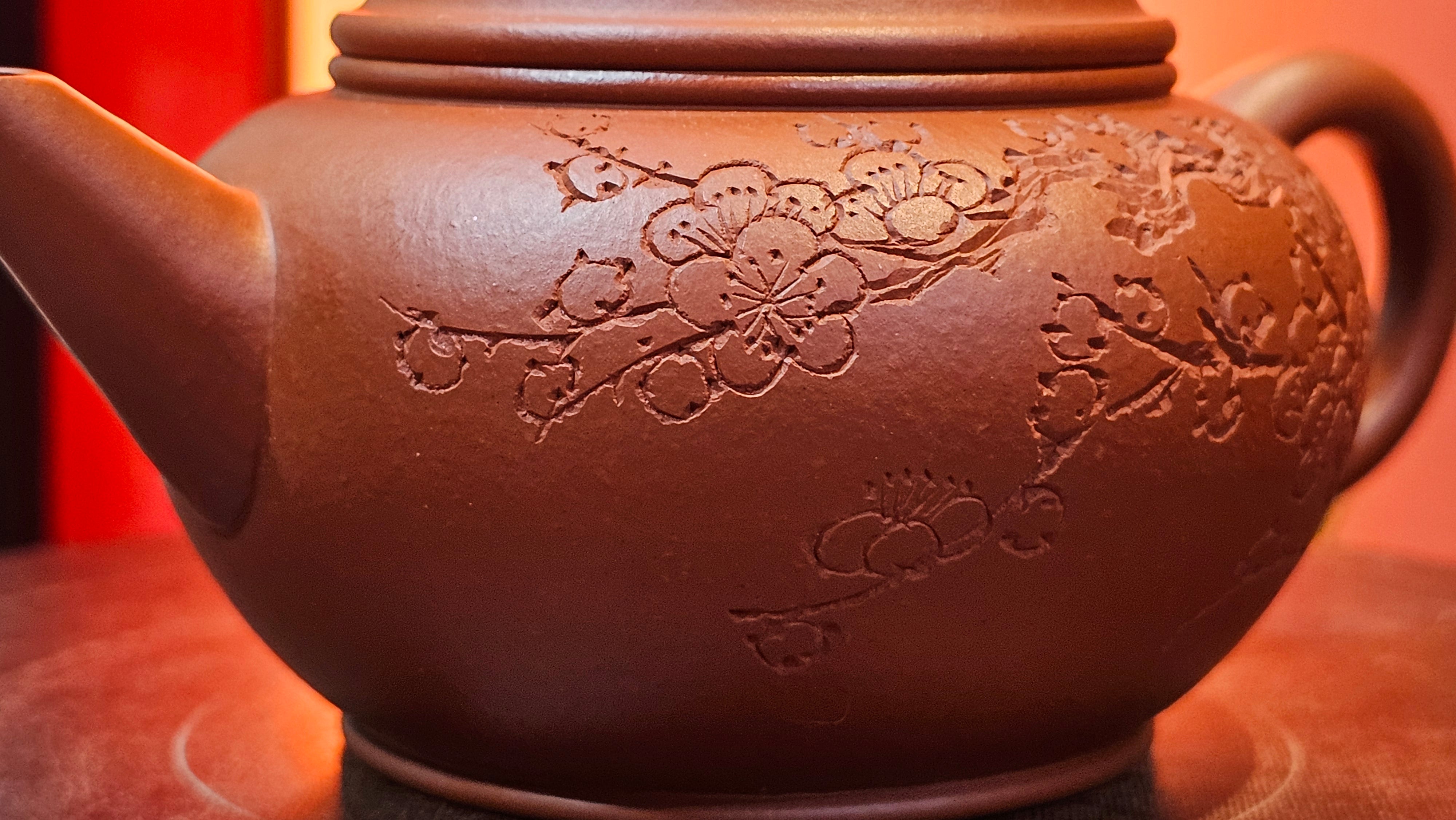 Shui Ping 水平, 152.3ml, Xiao Mei Yao Zhu Ni 小煤窑朱泥, by our Craftsman Chen Yue Fei 陈跃飞, Plum Blossoms Engraving by Craftsman Yi De Shu 一德书 ~ Congratulations to Ms A.J.! 1401hrs 18th Nov 2025, Esko! MN!