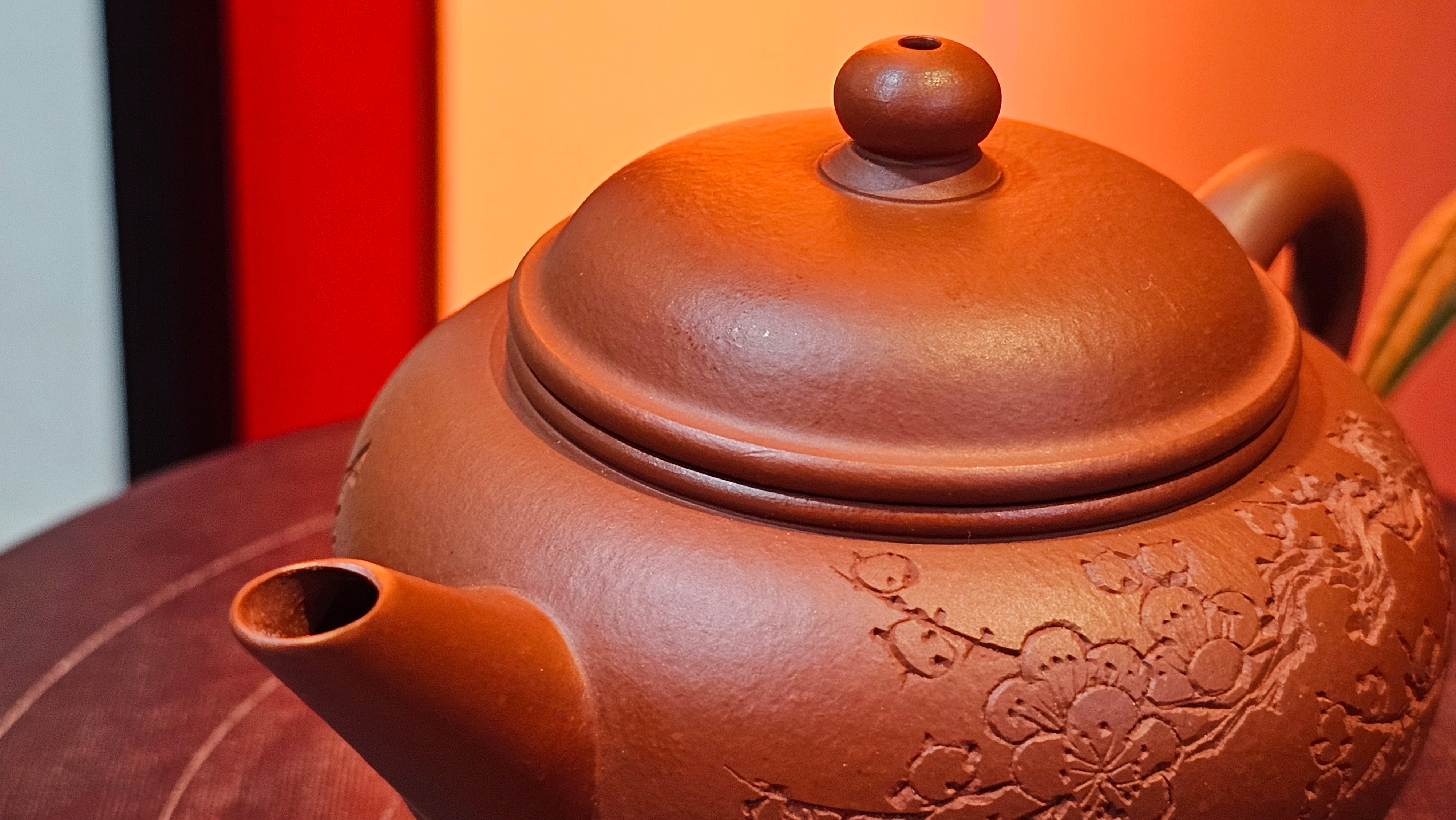 Shui Ping 水平, 152.3ml, Xiao Mei Yao Zhu Ni 小煤窑朱泥, by our Craftsman Chen Yue Fei 陈跃飞, Plum Blossoms Engraving by Craftsman Yi De Shu 一德书 ~ Congratulations to Ms A.J.! 1401hrs 18th Nov 2025, Esko! MN!