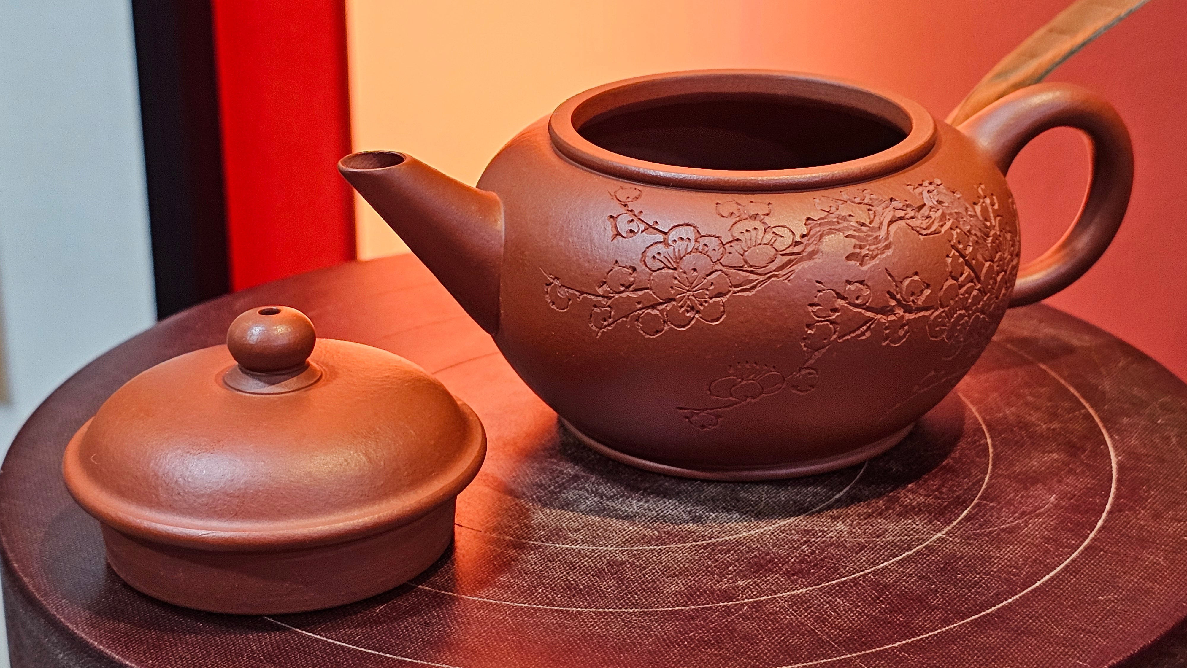 Shui Ping 水平, 152.3ml, Xiao Mei Yao Zhu Ni 小煤窑朱泥, by our Craftsman Chen Yue Fei 陈跃飞, Plum Blossoms Engraving by Craftsman Yi De Shu 一德书 ~ Congratulations to Ms A.J.! 1401hrs 18th Nov 2025, Esko! MN!