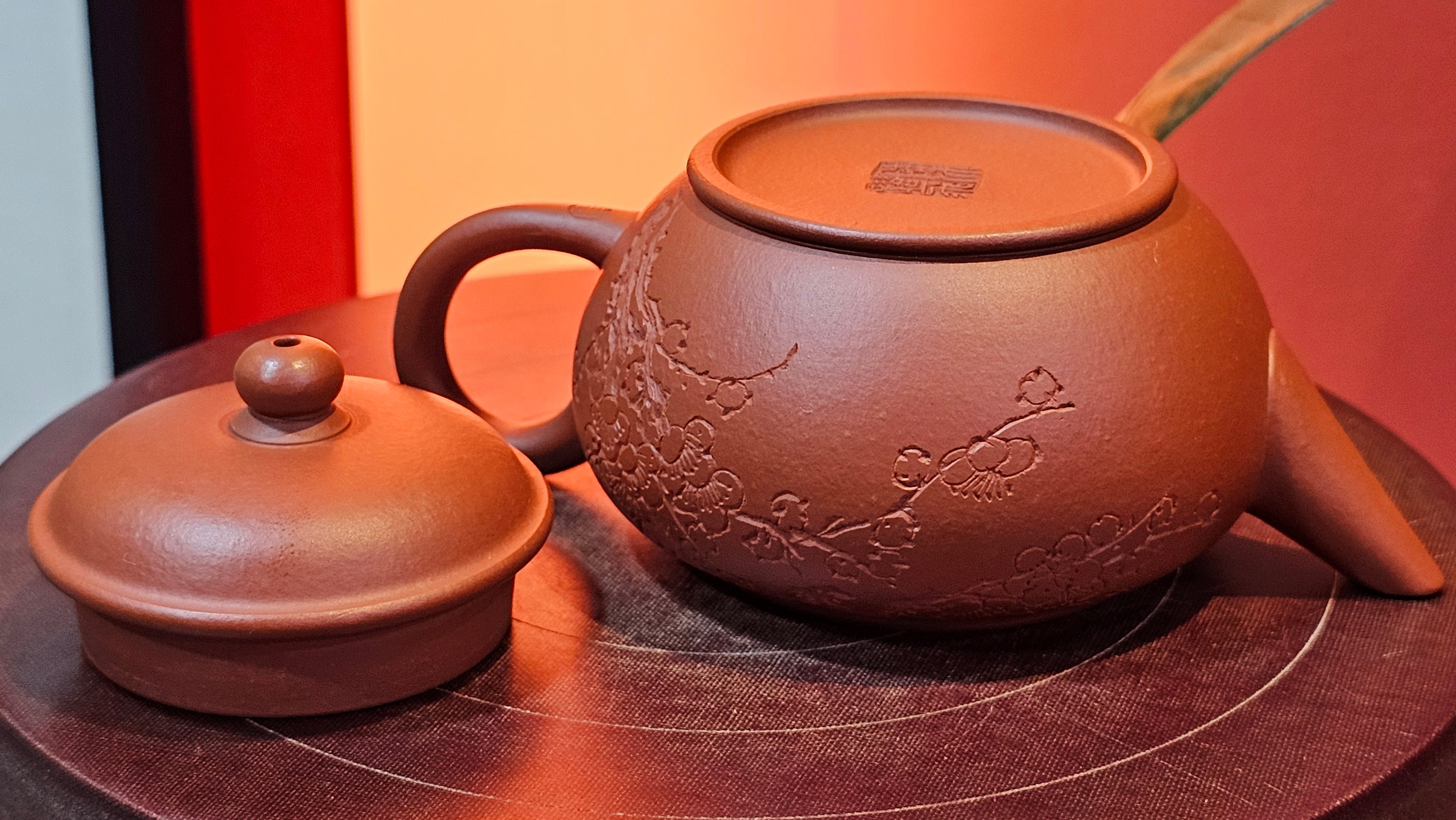 Shui Ping 水平, 152.3ml, Xiao Mei Yao Zhu Ni 小煤窑朱泥, by our Craftsman Chen Yue Fei 陈跃飞, Plum Blossoms Engraving by Craftsman Yi De Shu 一德书 ~ Congratulations to Ms A.J.! 1401hrs 18th Nov 2025, Esko! MN!