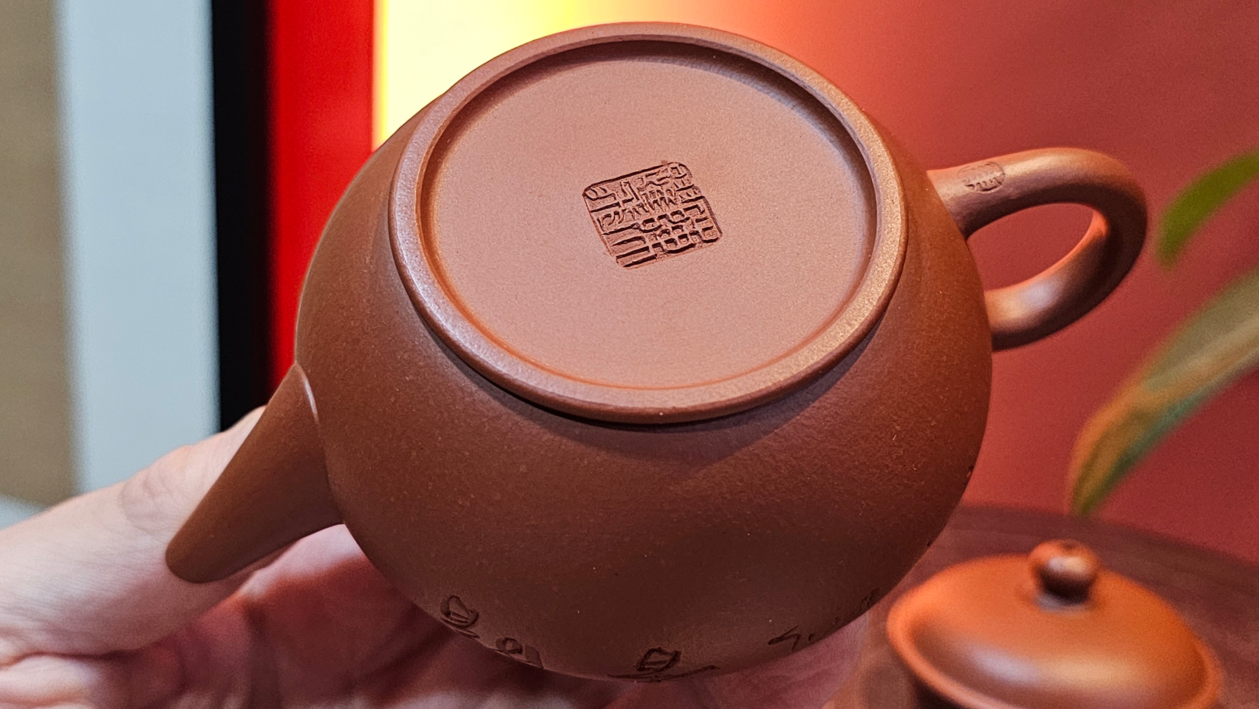 Shui Ping 水平, 152.3ml, Xiao Mei Yao Zhu Ni 小煤窑朱泥, by our Craftsman Chen Yue Fei 陈跃飞, Plum Blossoms Engraving by Craftsman Yi De Shu 一德书 ~ Congratulations to Ms A.J.! 1401hrs 18th Nov 2025, Esko! MN!