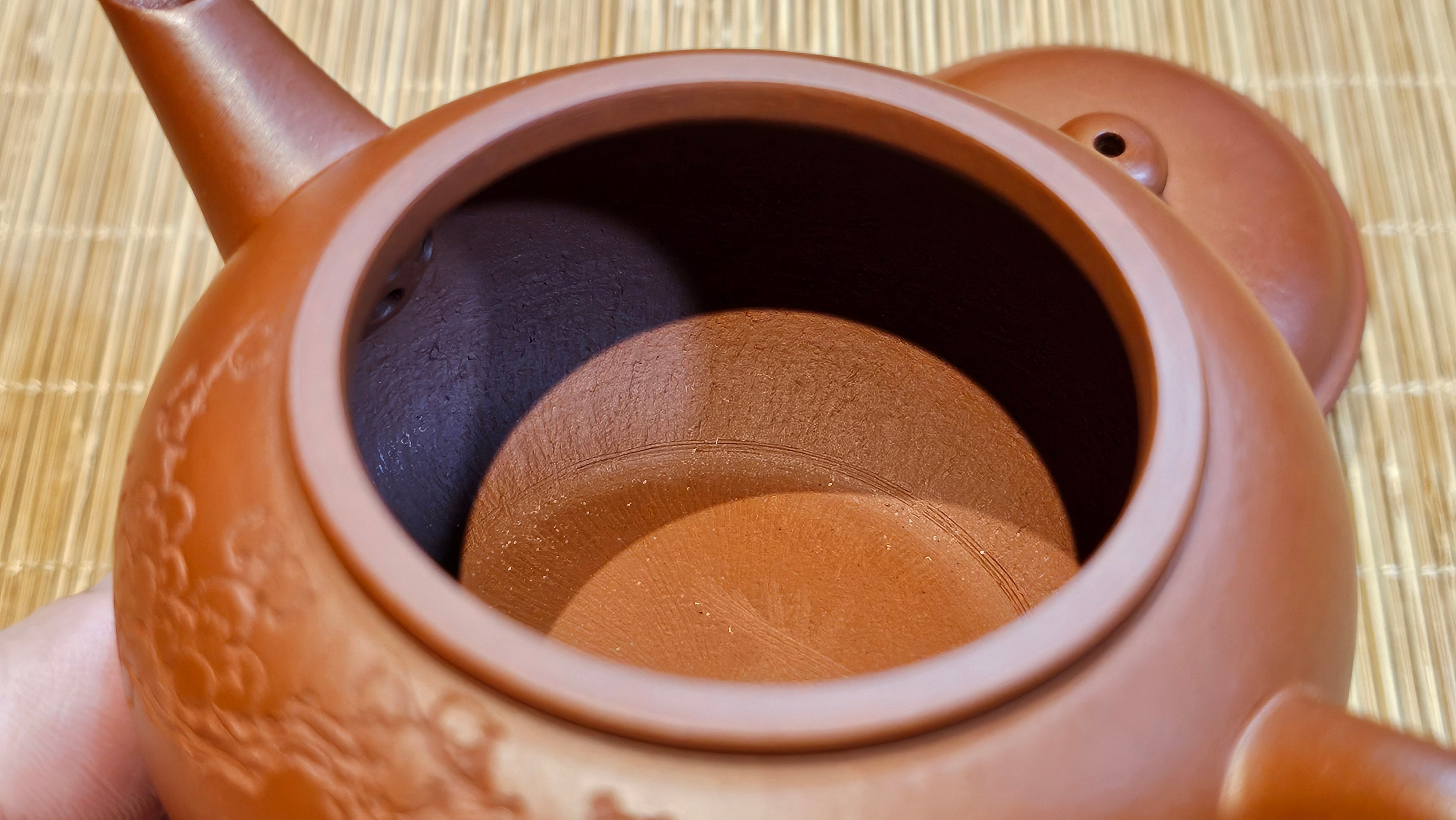 Shui Ping 水平, 152.3ml, Xiao Mei Yao Zhu Ni 小煤窑朱泥, by our Craftsman Chen Yue Fei 陈跃飞, Plum Blossoms Engraving by Craftsman Yi De Shu 一德书 ~ Congratulations to Ms A.J.! 1401hrs 18th Nov 2025, Esko! MN!