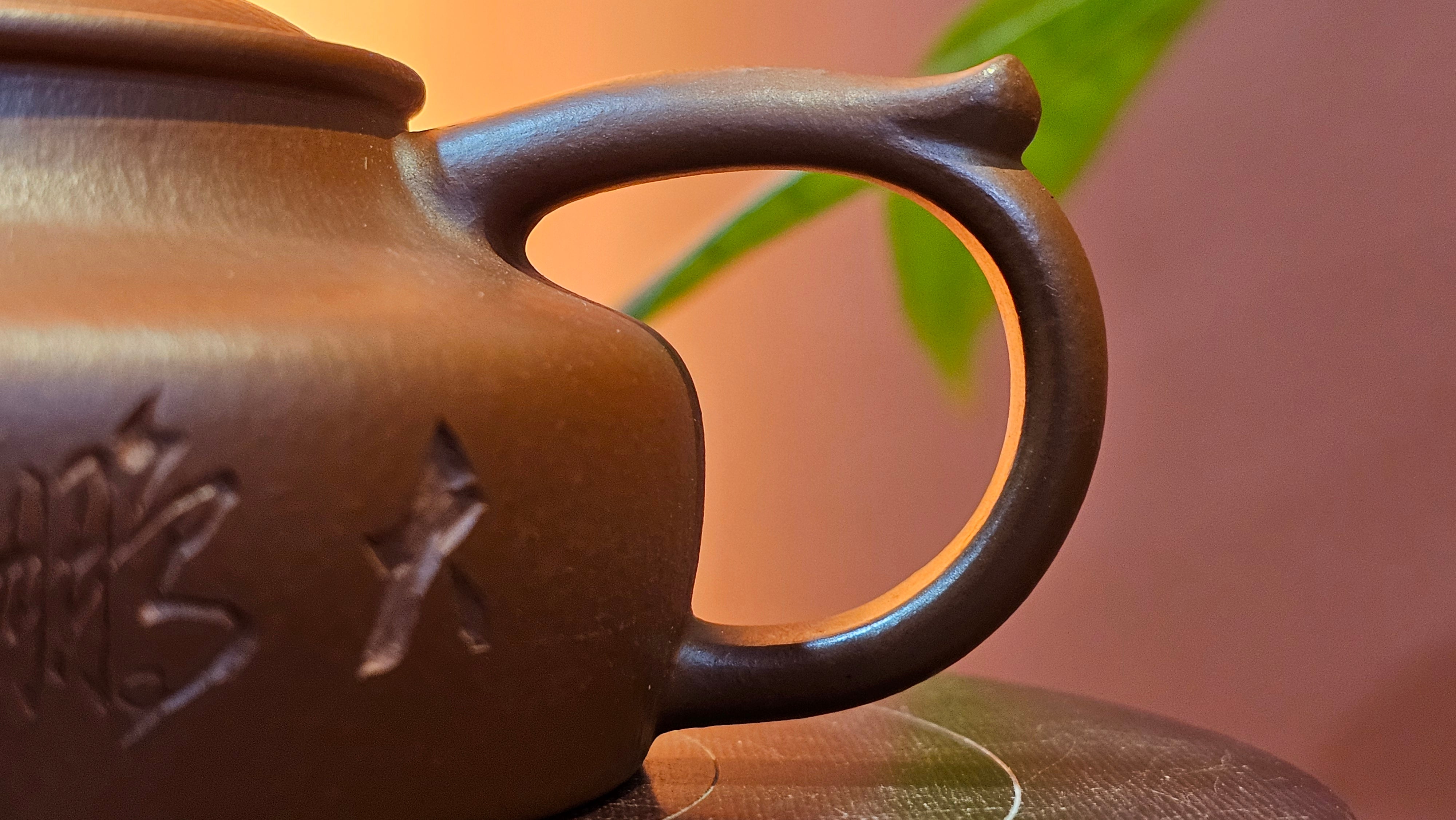 Hua Ting 华庭, 214.9ml (complex, large: 14cm long, 10cm wide), Xiao Mei Yao Zhu Ni 小煤窑朱泥,  by Craftsman Chen Yue Fei 陈跃飞, Engraving by Craftsman Yi De Shu 一德书 ~!Congratulations to Mr L.C.! 2158hrs 28th Nov 2025, Taylors! SC!