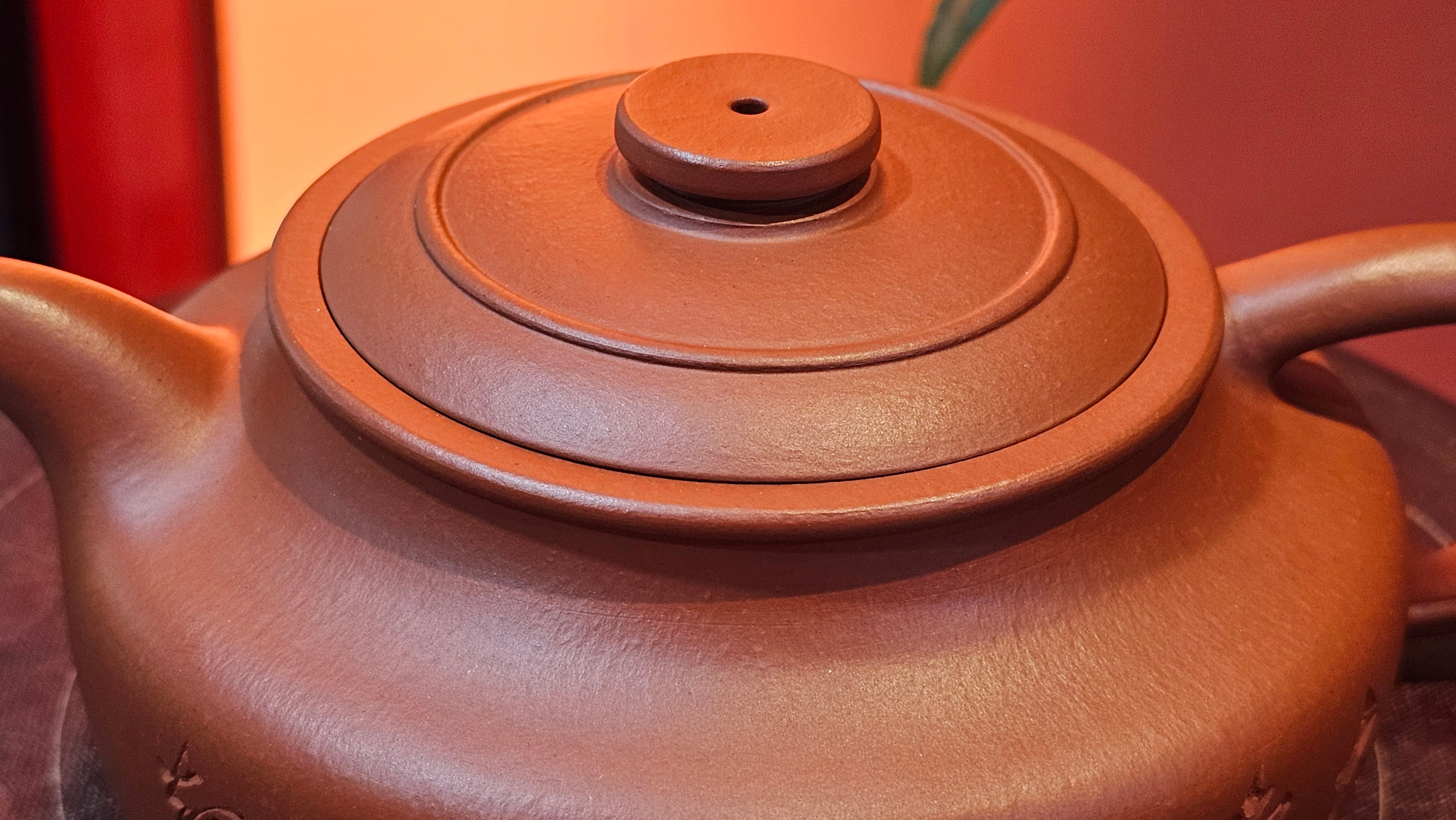 Hua Ting 华庭, 214.9ml (complex, large: 14cm long, 10cm wide), Xiao Mei Yao Zhu Ni 小煤窑朱泥,  by Craftsman Chen Yue Fei 陈跃飞, Engraving by Craftsman Yi De Shu 一德书 ~!Congratulations to Mr L.C.! 2158hrs 28th Nov 2025, Taylors! SC!