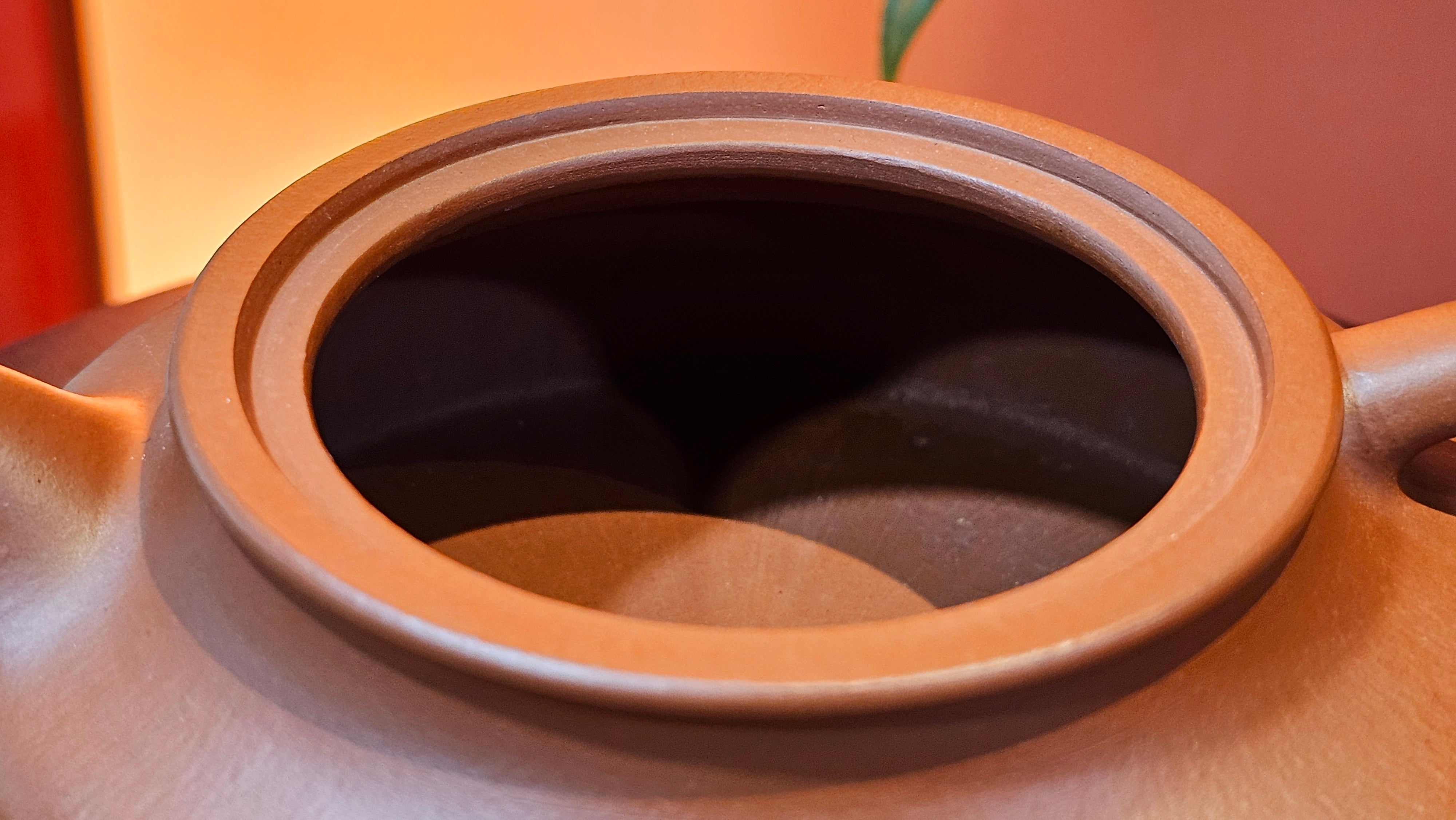 Hua Ting 华庭, 214.9ml (complex, large: 14cm long, 10cm wide), Xiao Mei Yao Zhu Ni 小煤窑朱泥,  by Craftsman Chen Yue Fei 陈跃飞, Engraving by Craftsman Yi De Shu 一德书 ~!Congratulations to Mr L.C.! 2158hrs 28th Nov 2025, Taylors! SC!