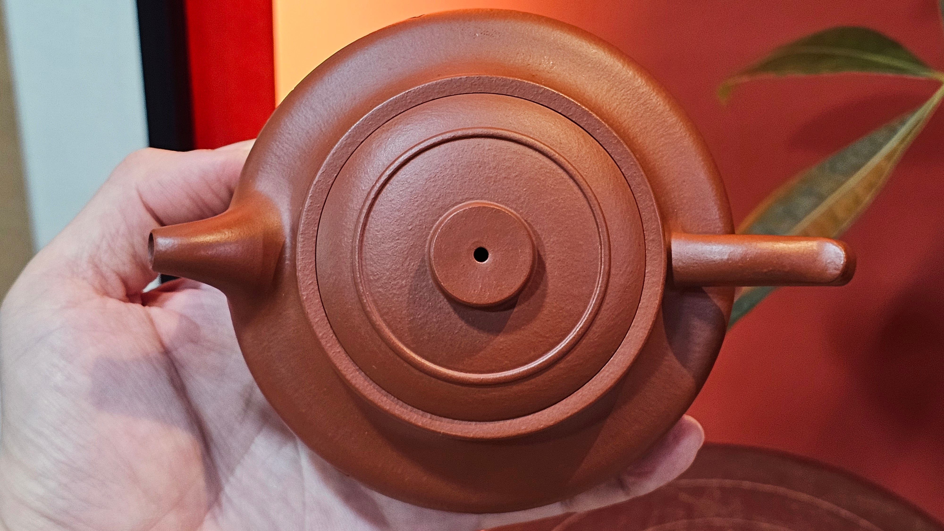 Hua Ting 华庭, 214.9ml (complex, large: 14cm long, 10cm wide), Xiao Mei Yao Zhu Ni 小煤窑朱泥,  by Craftsman Chen Yue Fei 陈跃飞, Engraving by Craftsman Yi De Shu 一德书 ~!Congratulations to Mr L.C.! 2158hrs 28th Nov 2025, Taylors! SC!