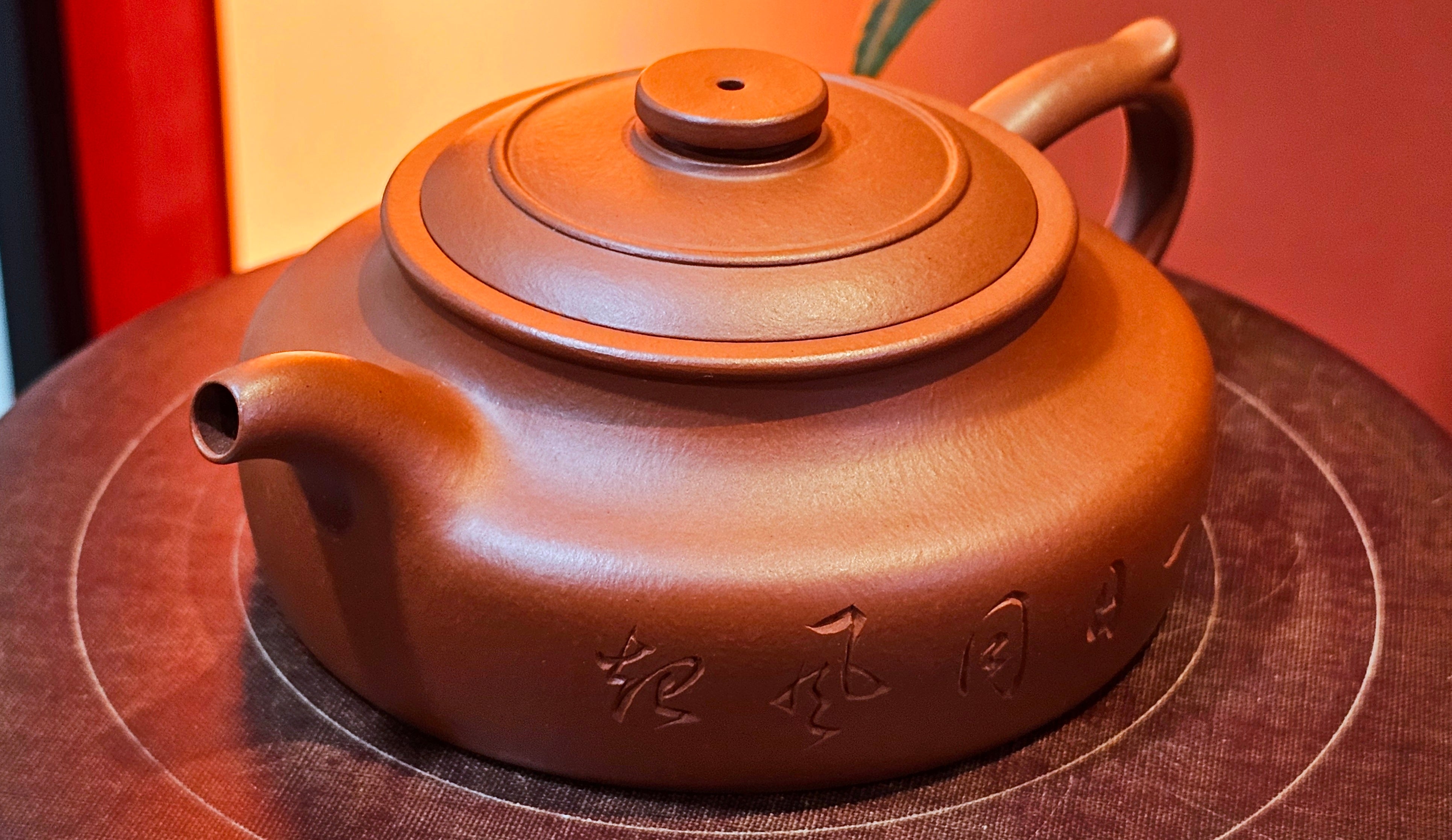 Hua Ting 华庭, 214.9ml (complex, large: 14cm long, 10cm wide), Xiao Mei Yao Zhu Ni 小煤窑朱泥,  by Craftsman Chen Yue Fei 陈跃飞, Engraving by Craftsman Yi De Shu 一德书 ~!Congratulations to Mr L.C.! 2158hrs 28th Nov 2025, Taylors! SC!