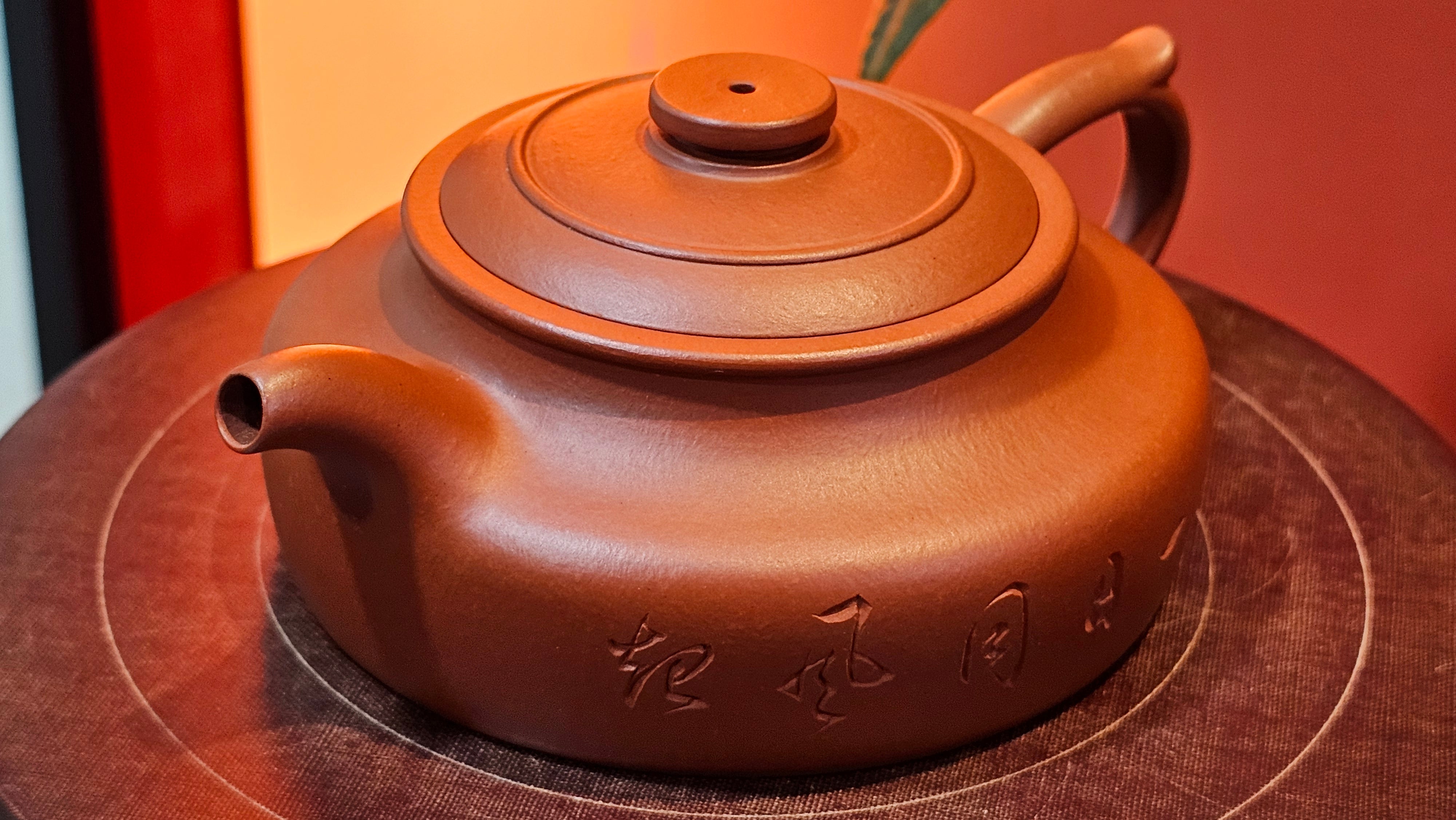 Hua Ting 华庭, 214.9ml (complex, large: 14cm long, 10cm wide), Xiao Mei Yao Zhu Ni 小煤窑朱泥,  by Craftsman Chen Yue Fei 陈跃飞, Engraving by Craftsman Yi De Shu 一德书 ~!Congratulations to Mr L.C.! 2158hrs 28th Nov 2025, Taylors! SC!