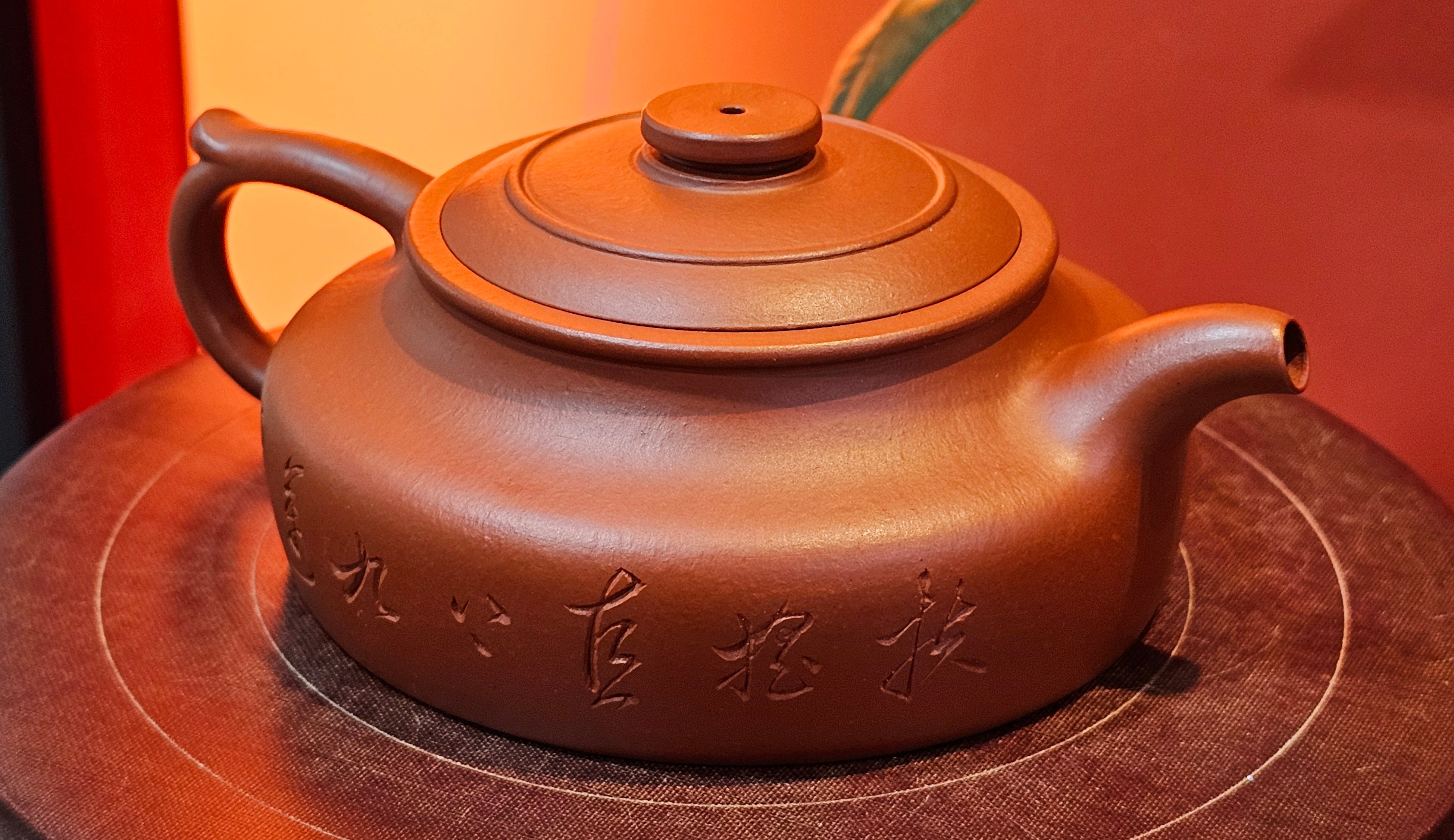 Hua Ting 华庭, 214.9ml (complex, large: 14cm long, 10cm wide), Xiao Mei Yao Zhu Ni 小煤窑朱泥,  by Craftsman Chen Yue Fei 陈跃飞, Engraving by Craftsman Yi De Shu 一德书 ~!Congratulations to Mr L.C.! 2158hrs 28th Nov 2025, Taylors! SC!