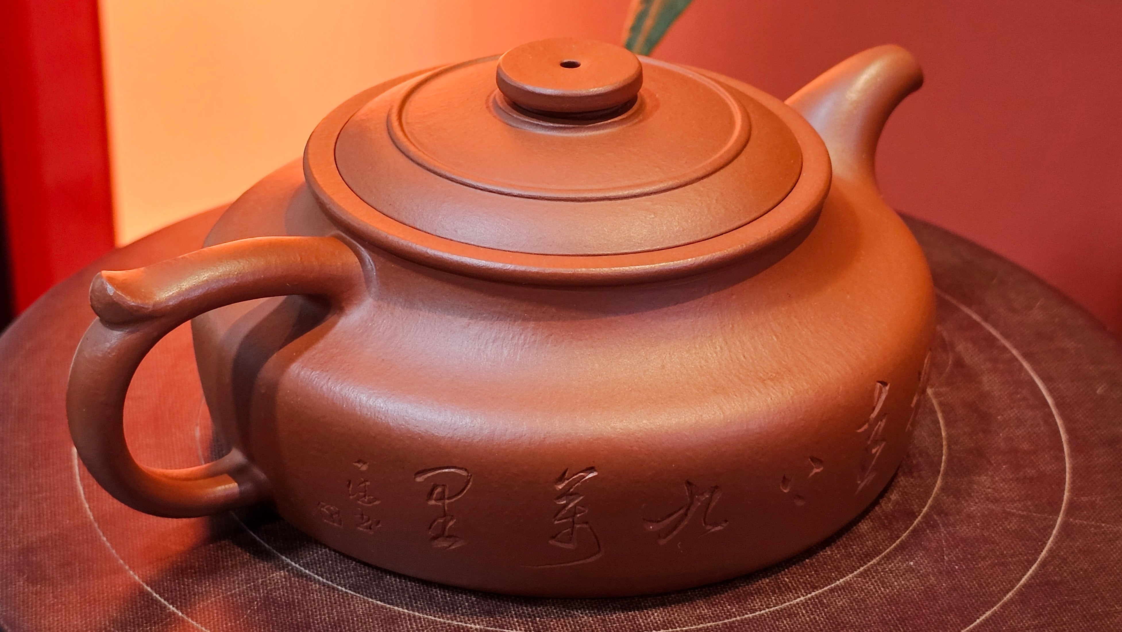 Hua Ting 华庭, 214.9ml (complex, large: 14cm long, 10cm wide), Xiao Mei Yao Zhu Ni 小煤窑朱泥,  by Craftsman Chen Yue Fei 陈跃飞, Engraving by Craftsman Yi De Shu 一德书 ~!Congratulations to Mr L.C.! 2158hrs 28th Nov 2025, Taylors! SC!