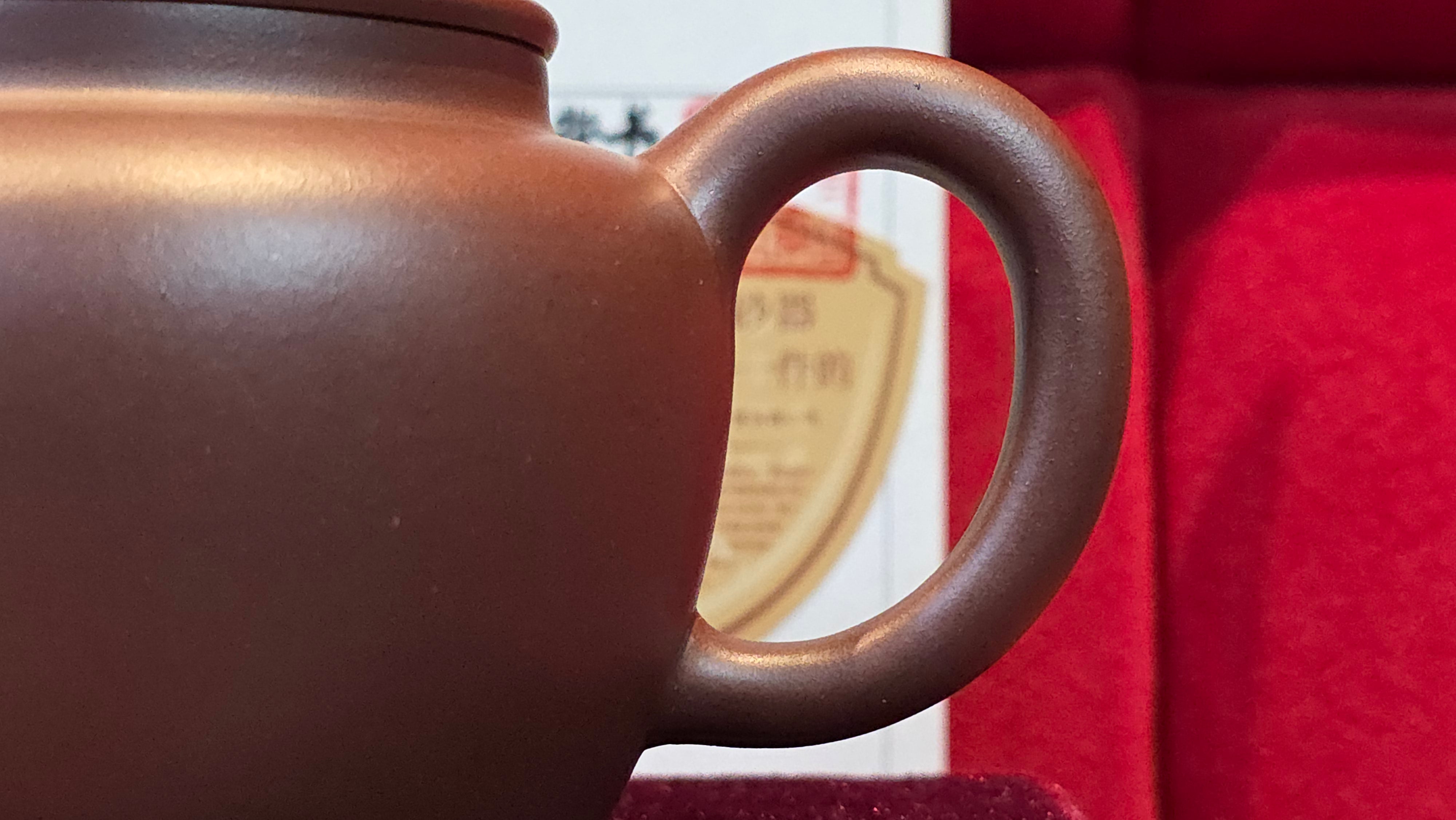 《宫灯》"Gong Deng", 195.3ml, Huang Long Yuan company's National-Authenticated Huang Long Shan 4th Quarry Di Cao Qing, Crafted by L3A Consummate Master Artist Li Yan Ru 李艳如。