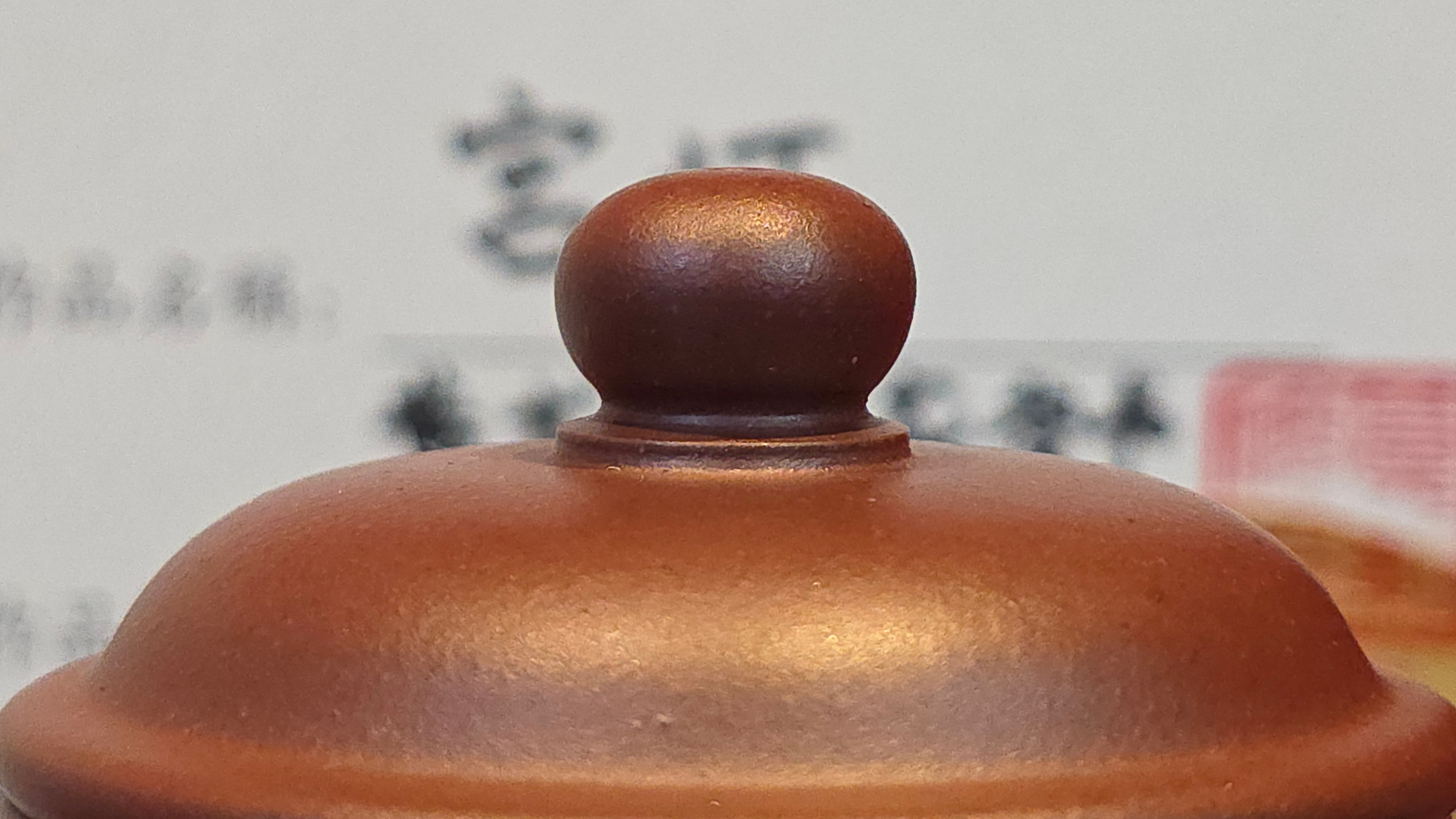 《宫灯》"Gong Deng", 195.3ml, Huang Long Yuan company's National-Authenticated Huang Long Shan 4th Quarry Di Cao Qing, Crafted by L3A Consummate Master Artist Li Yan Ru 李艳如。