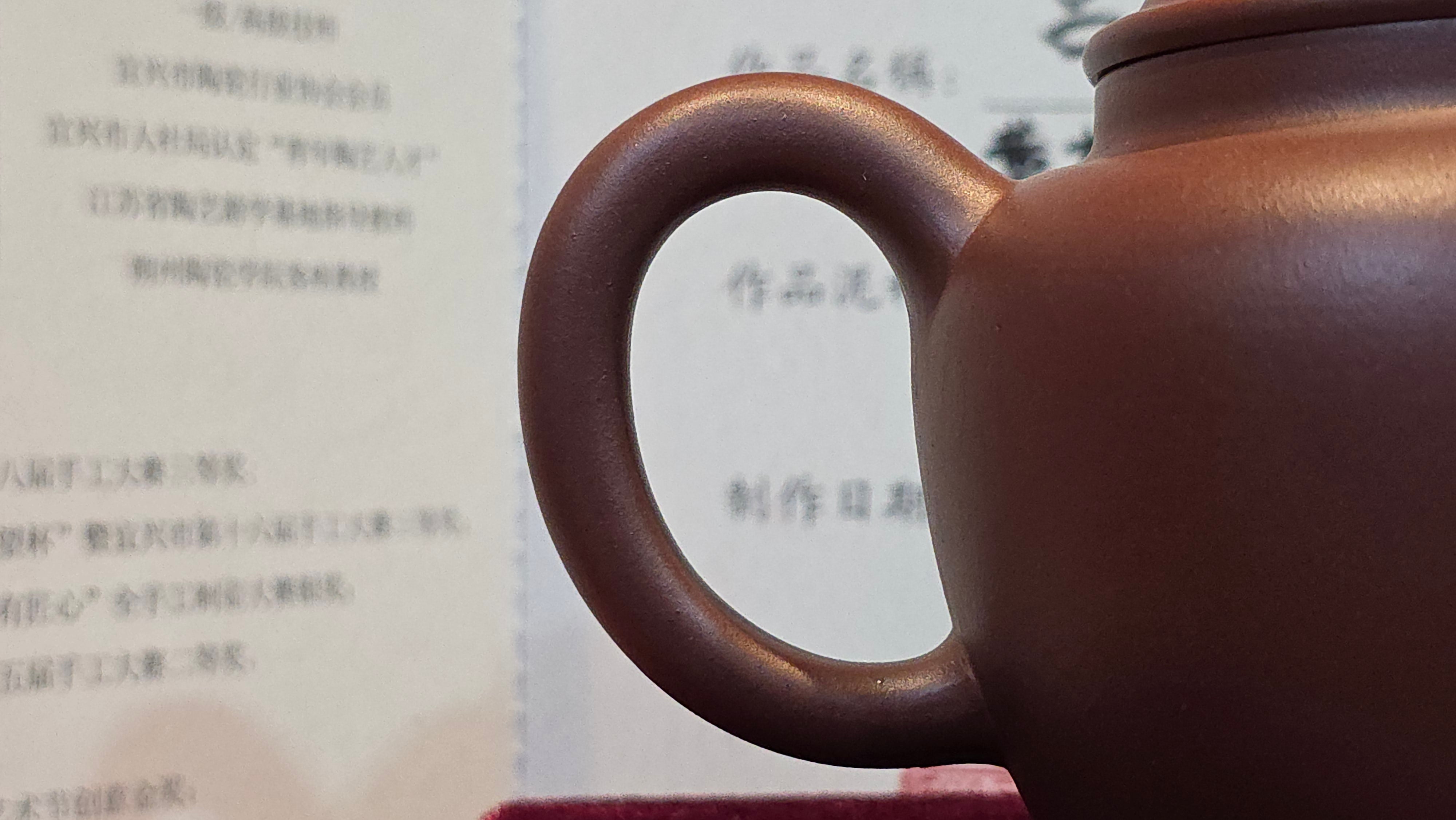 《宫灯》"Gong Deng", 195.3ml, Huang Long Yuan company's National-Authenticated Huang Long Shan 4th Quarry Di Cao Qing, Crafted by L3A Consummate Master Artist Li Yan Ru 李艳如。