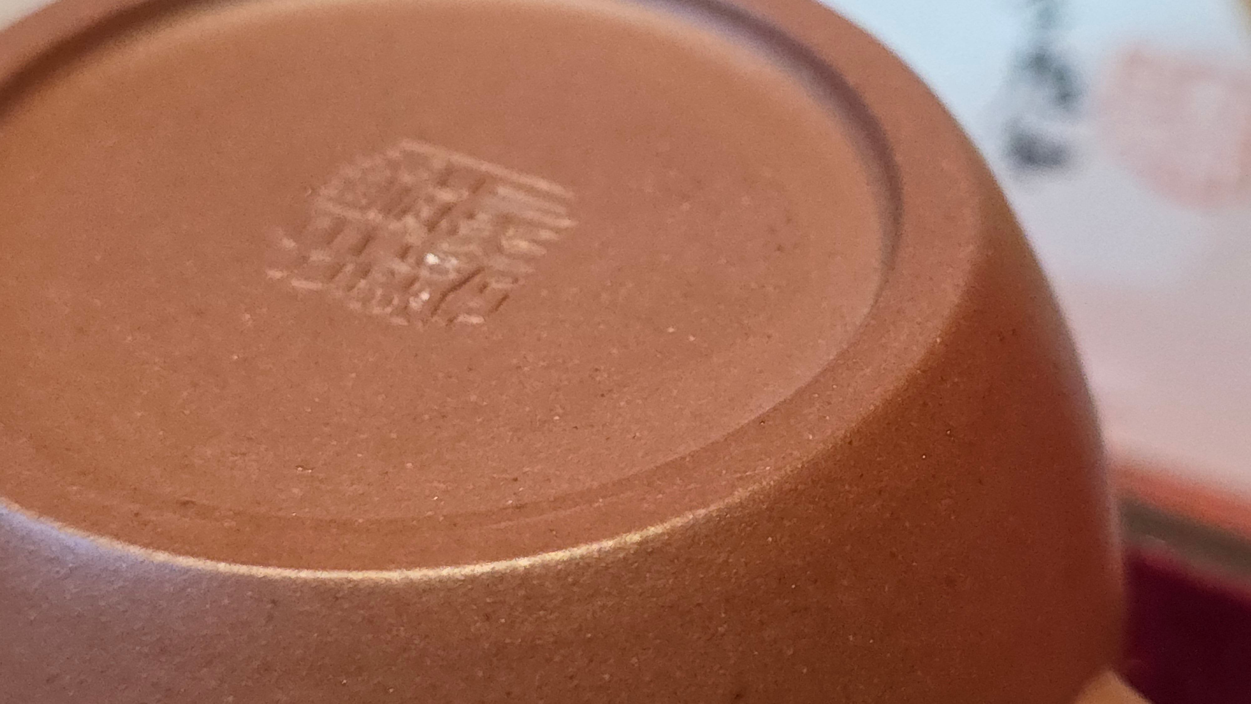 《宫灯》"Gong Deng", 195.3ml, Huang Long Yuan company's National-Authenticated Huang Long Shan 4th Quarry Di Cao Qing, Crafted by L3A Consummate Master Artist Li Yan Ru 李艳如。