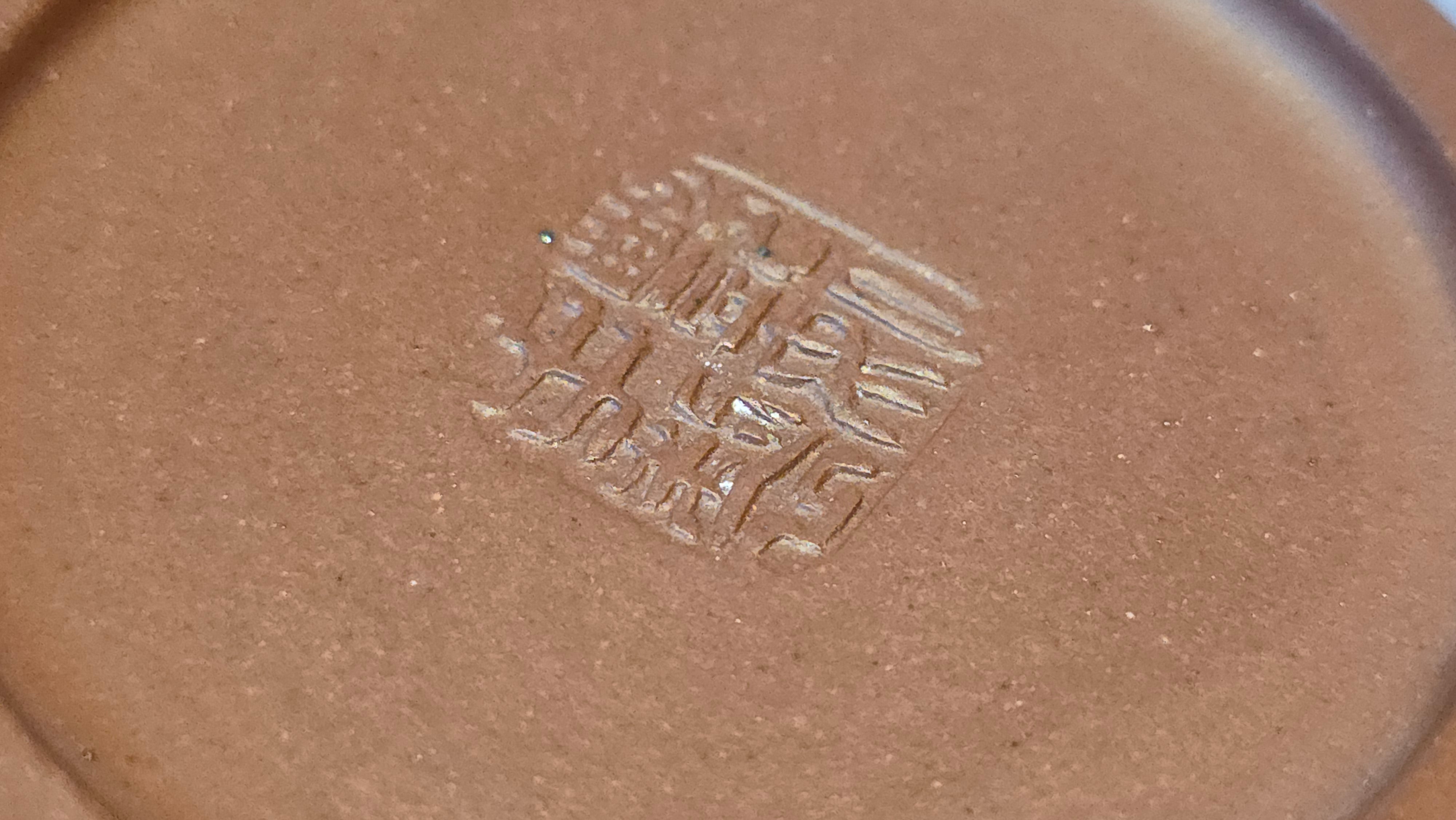 《宫灯》"Gong Deng", 195.3ml, Huang Long Yuan company's National-Authenticated Huang Long Shan 4th Quarry Di Cao Qing, Crafted by L3A Consummate Master Artist Li Yan Ru 李艳如。