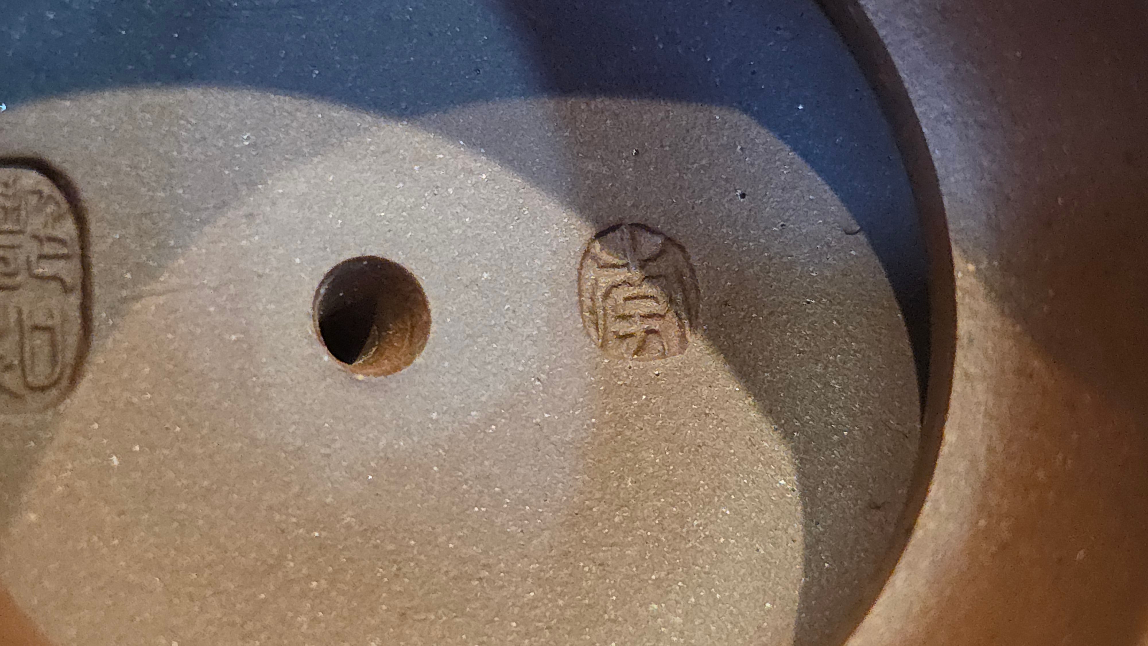 《宫灯》"Gong Deng", 195.3ml, Huang Long Yuan company's National-Authenticated Huang Long Shan 4th Quarry Di Cao Qing, Crafted by L3A Consummate Master Artist Li Yan Ru 李艳如。