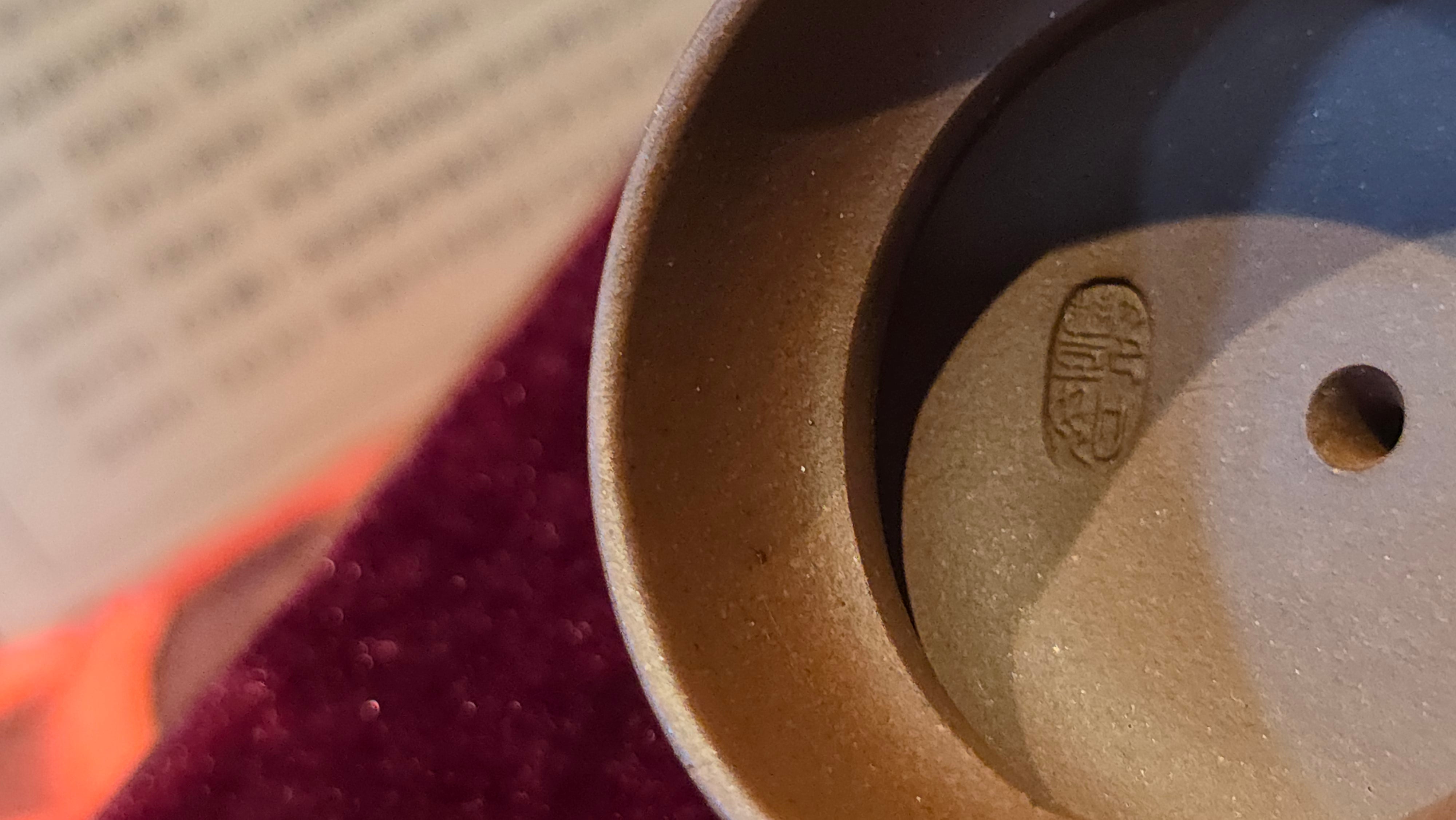 《宫灯》"Gong Deng", 195.3ml, Huang Long Yuan company's National-Authenticated Huang Long Shan 4th Quarry Di Cao Qing, Crafted by L3A Consummate Master Artist Li Yan Ru 李艳如。