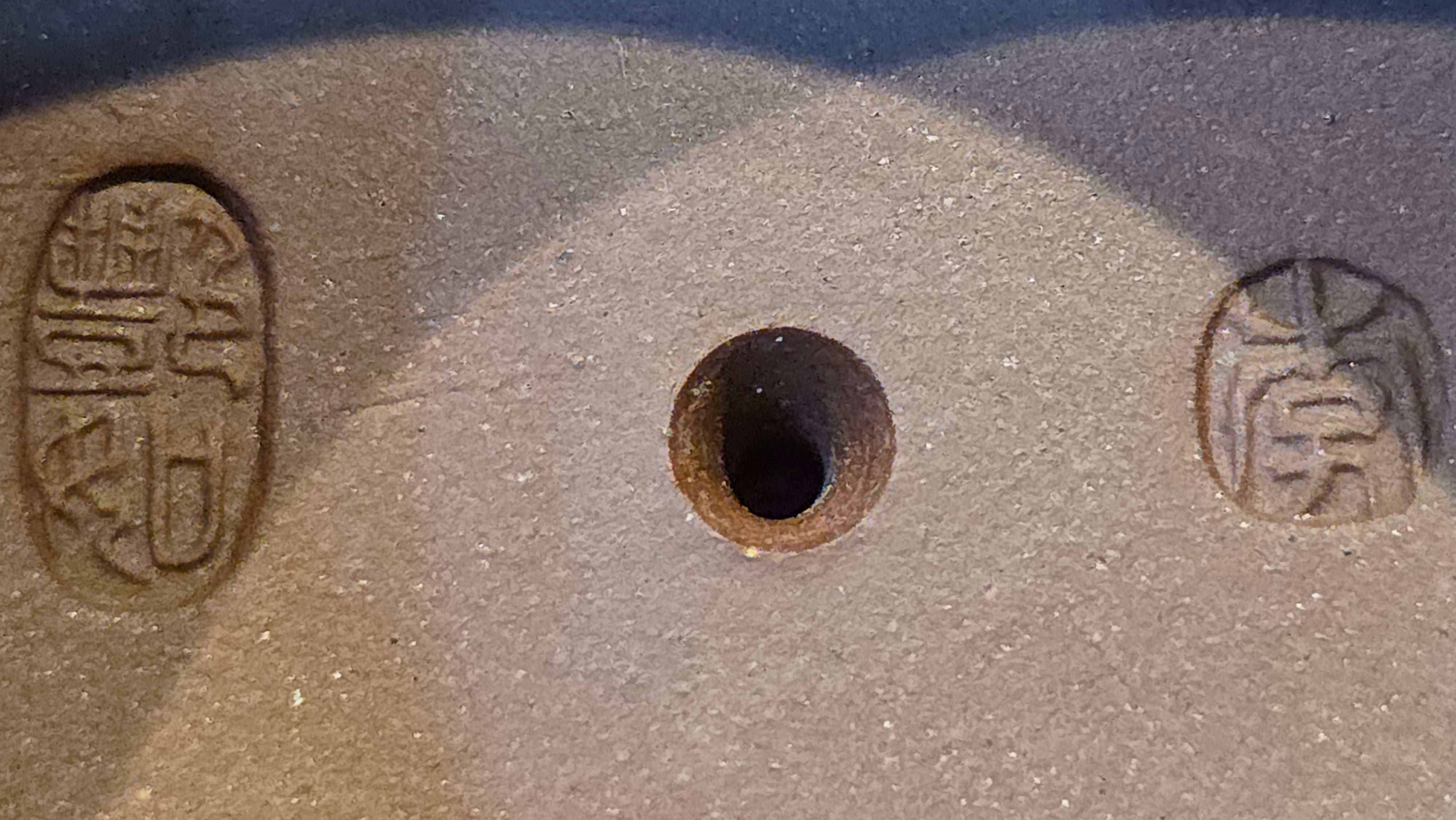 《宫灯》"Gong Deng", 195.3ml, Huang Long Yuan company's National-Authenticated Huang Long Shan 4th Quarry Di Cao Qing, Crafted by L3A Consummate Master Artist Li Yan Ru 李艳如。