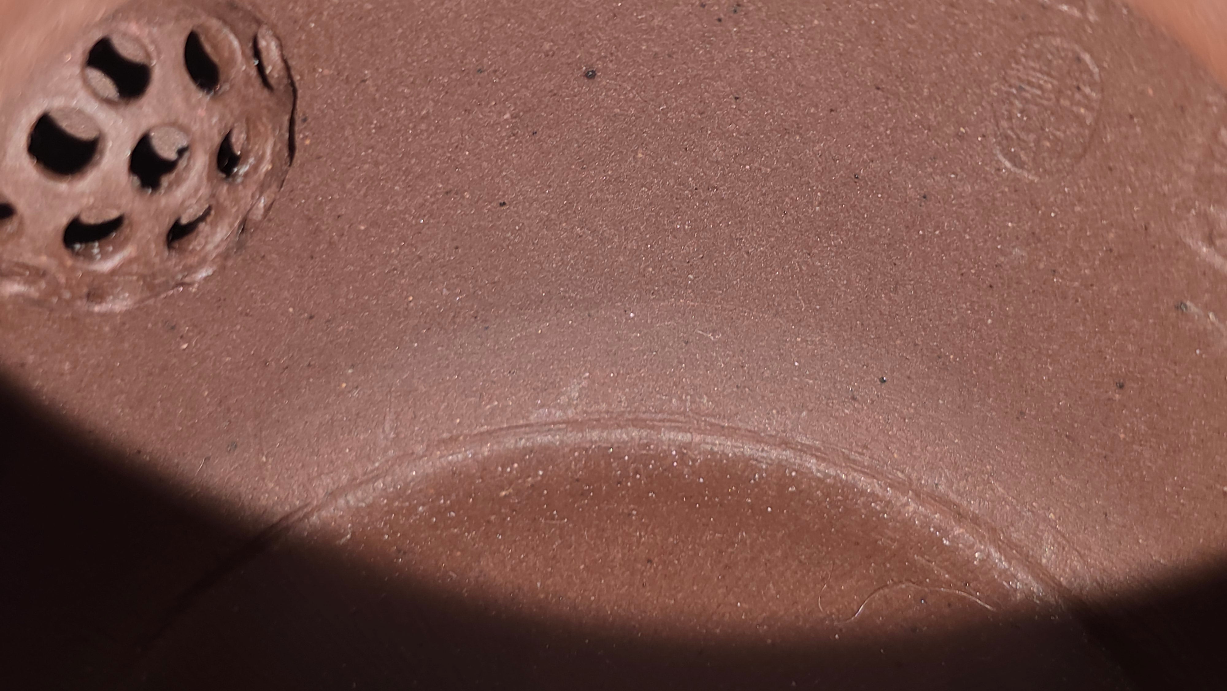 《宫灯》"Gong Deng", 195.3ml, Huang Long Yuan company's National-Authenticated Huang Long Shan 4th Quarry Di Cao Qing, Crafted by L3A Consummate Master Artist Li Yan Ru 李艳如。