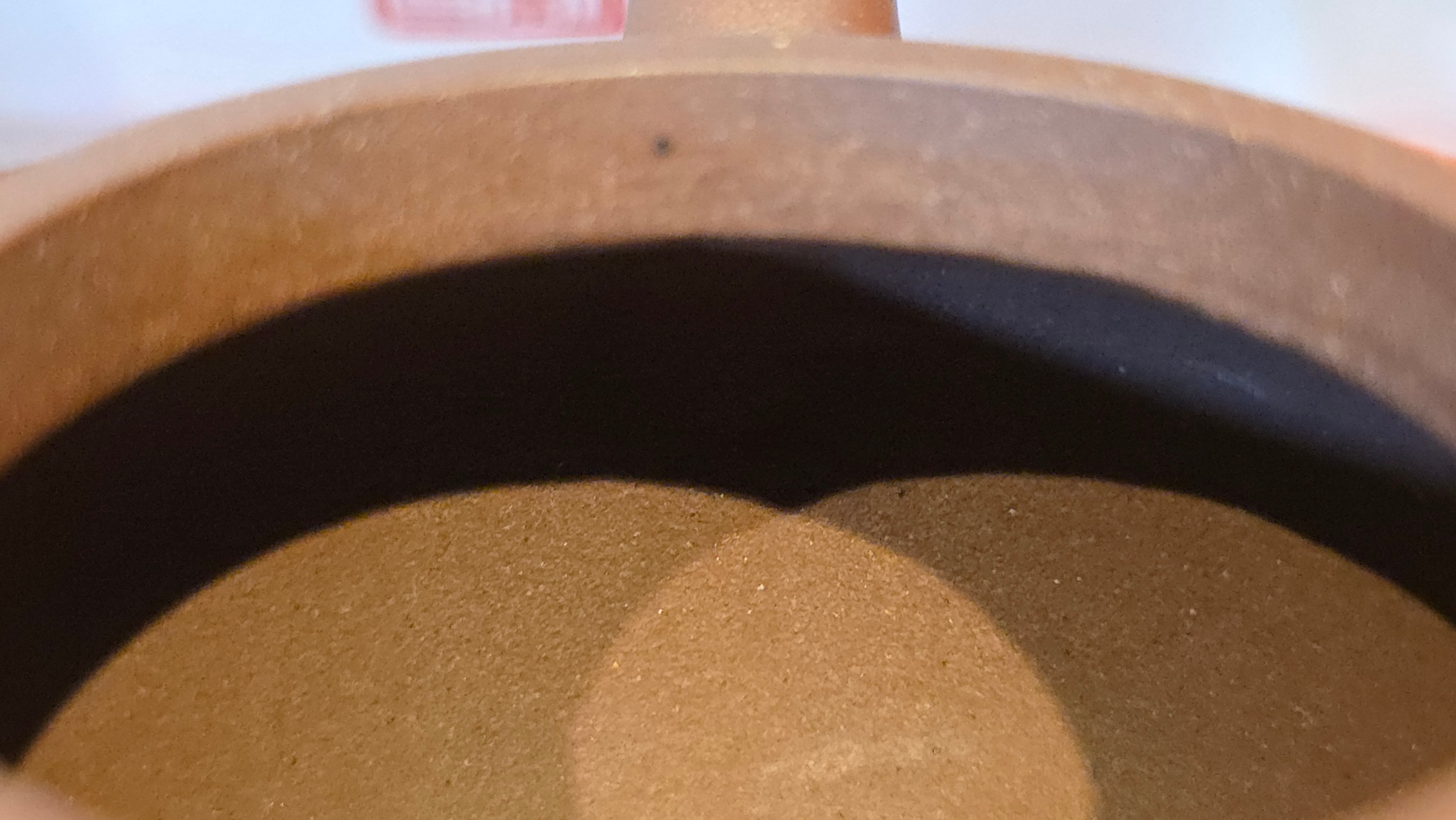 《宫灯》"Gong Deng", 195.3ml, Huang Long Yuan company's National-Authenticated Huang Long Shan 4th Quarry Di Cao Qing, Crafted by L3A Consummate Master Artist Li Yan Ru 李艳如。