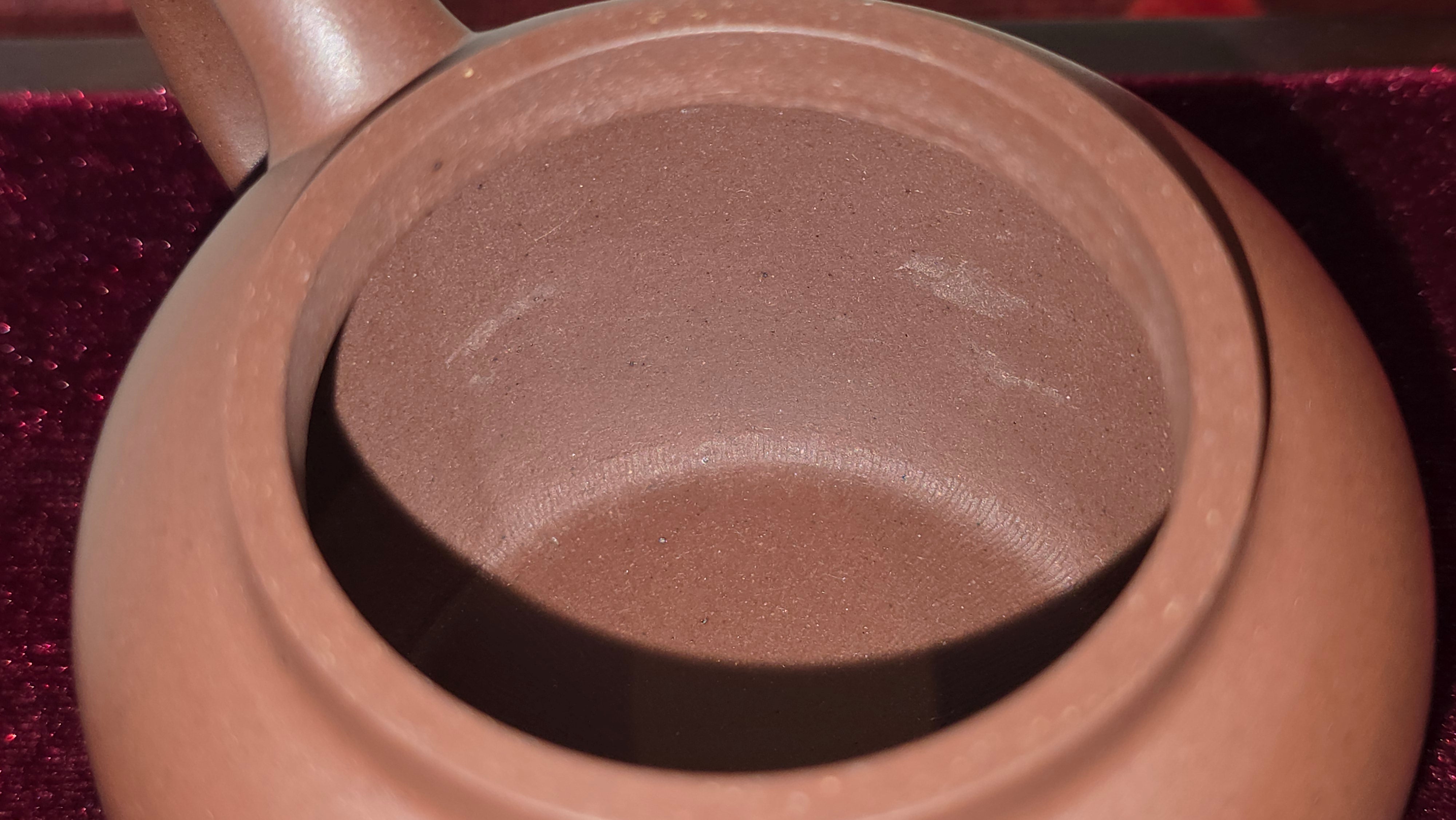 《宫灯》"Gong Deng", 195.3ml, Huang Long Yuan company's National-Authenticated Huang Long Shan 4th Quarry Di Cao Qing, Crafted by L3A Consummate Master Artist Li Yan Ru 李艳如。