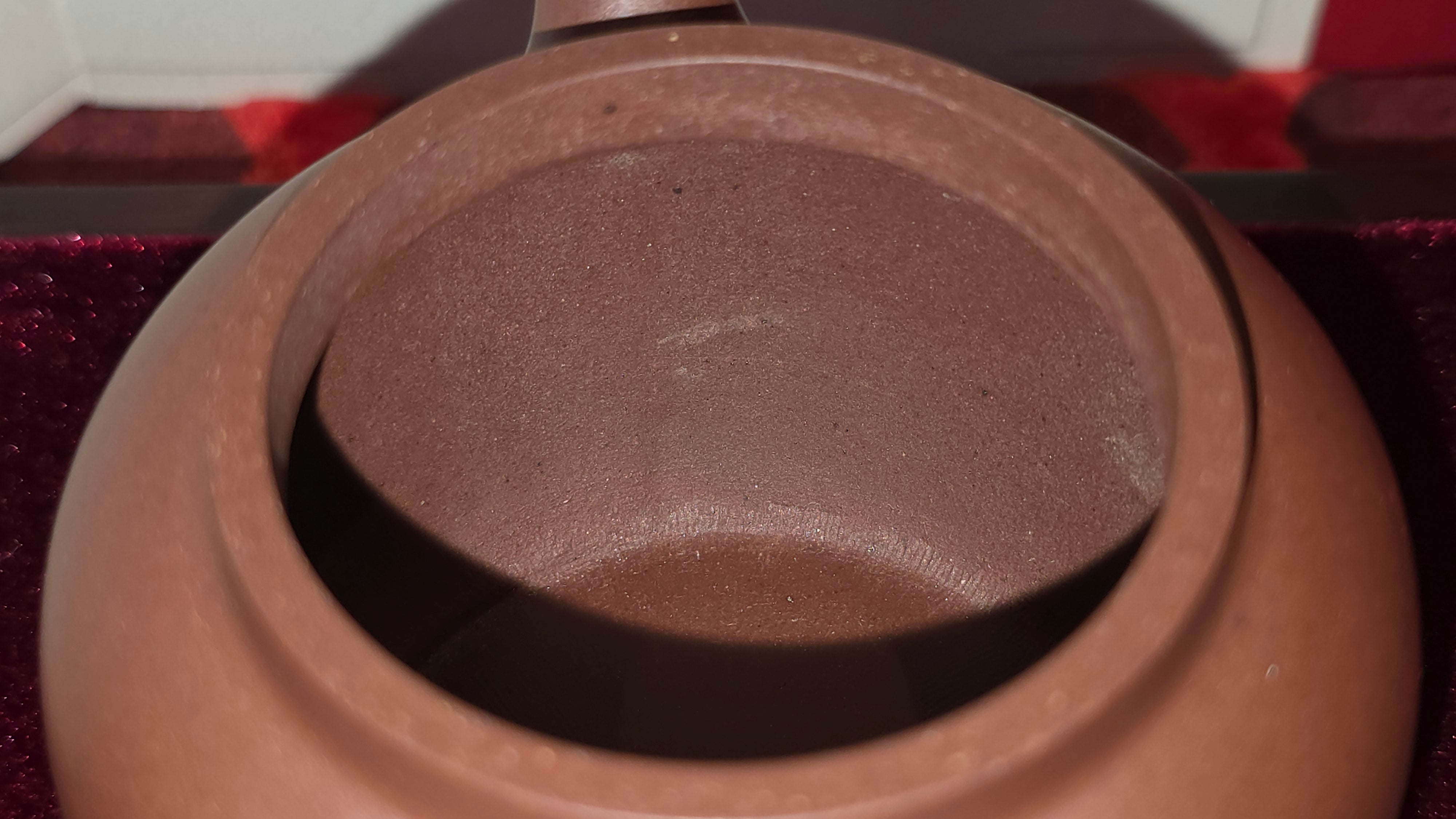 《宫灯》"Gong Deng", 195.3ml, Huang Long Yuan company's National-Authenticated Huang Long Shan 4th Quarry Di Cao Qing, Crafted by L3A Consummate Master Artist Li Yan Ru 李艳如。