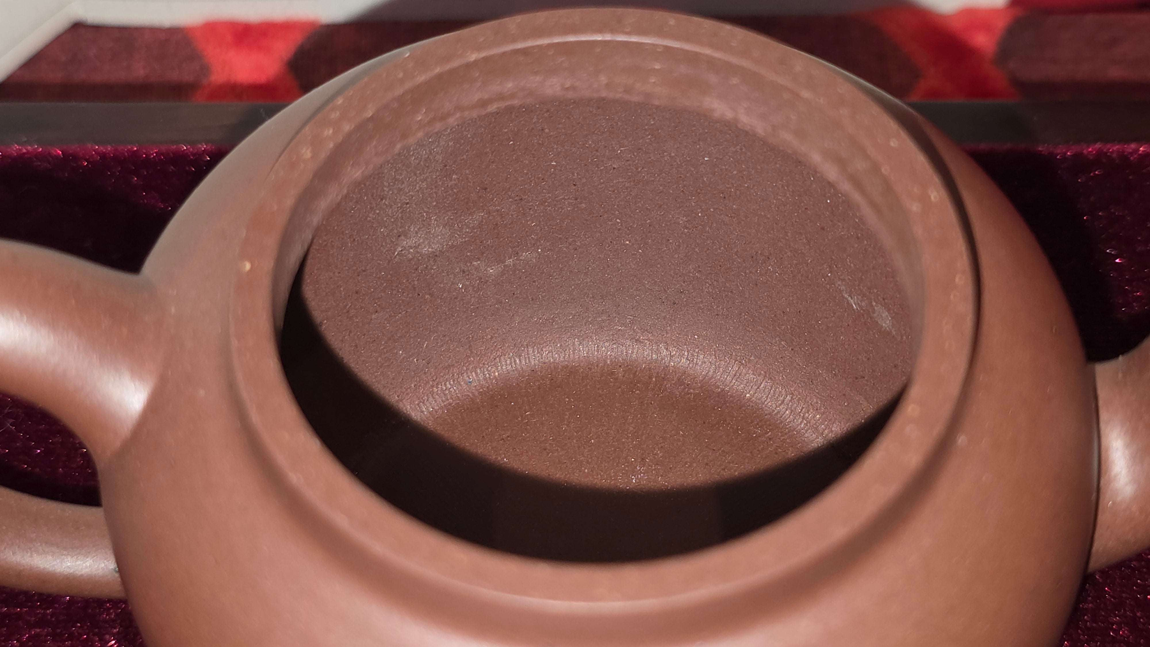 《宫灯》"Gong Deng", 195.3ml, Huang Long Yuan company's National-Authenticated Huang Long Shan 4th Quarry Di Cao Qing, Crafted by L3A Consummate Master Artist Li Yan Ru 李艳如。