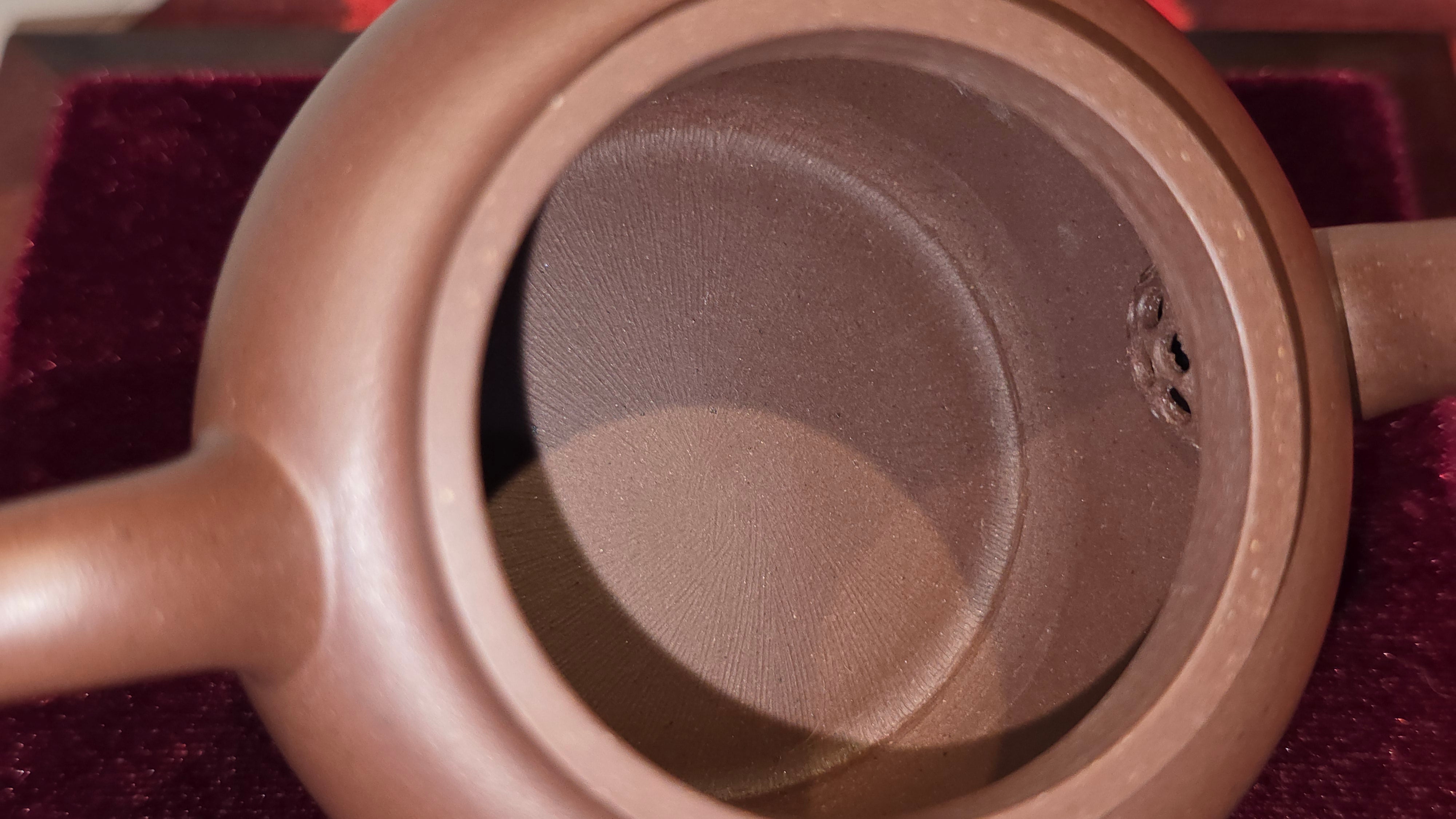 《宫灯》"Gong Deng", 195.3ml, Huang Long Yuan company's National-Authenticated Huang Long Shan 4th Quarry Di Cao Qing, Crafted by L3A Consummate Master Artist Li Yan Ru 李艳如。