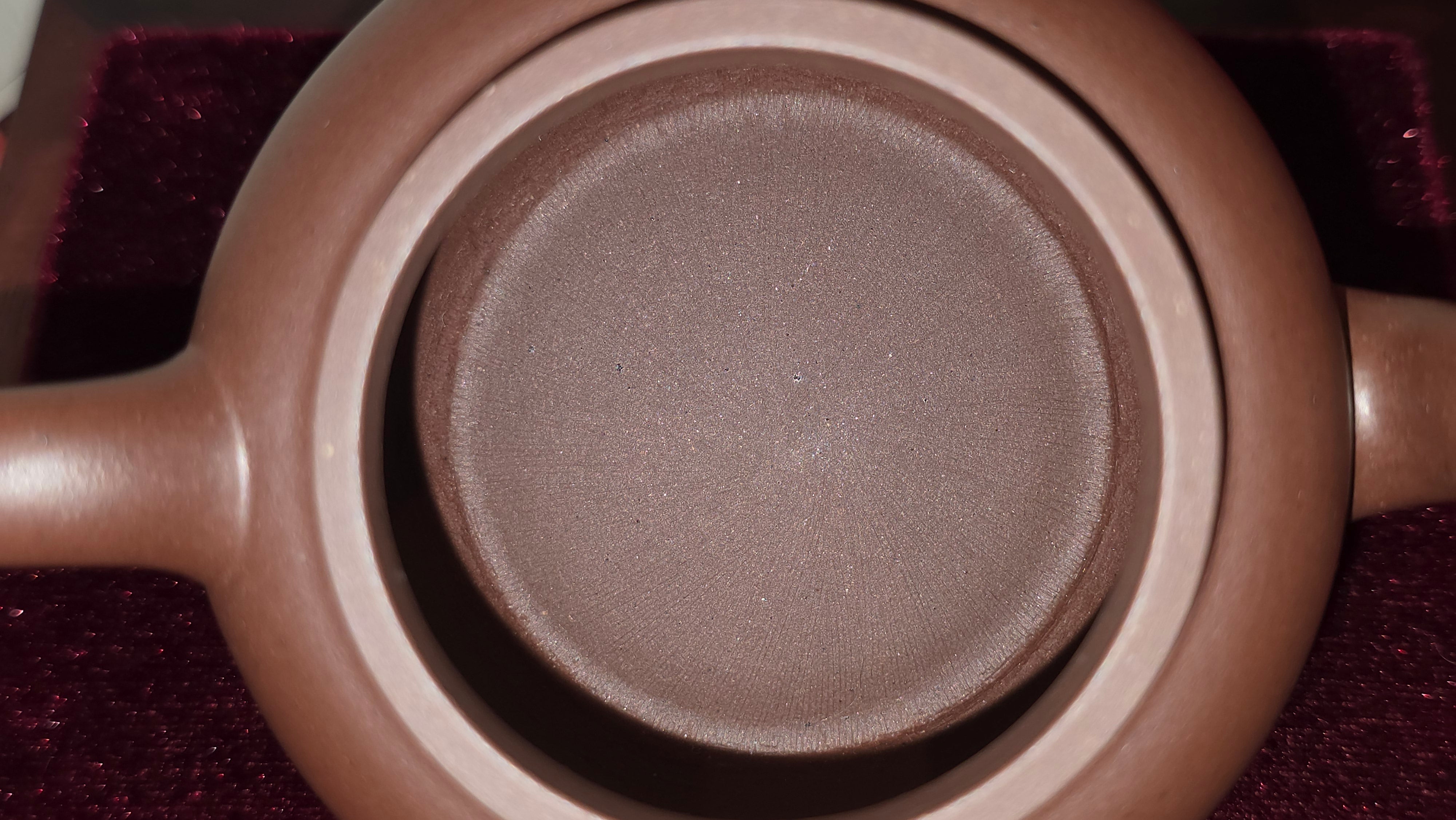 《宫灯》"Gong Deng", 195.3ml, Huang Long Yuan company's National-Authenticated Huang Long Shan 4th Quarry Di Cao Qing, Crafted by L3A Consummate Master Artist Li Yan Ru 李艳如。