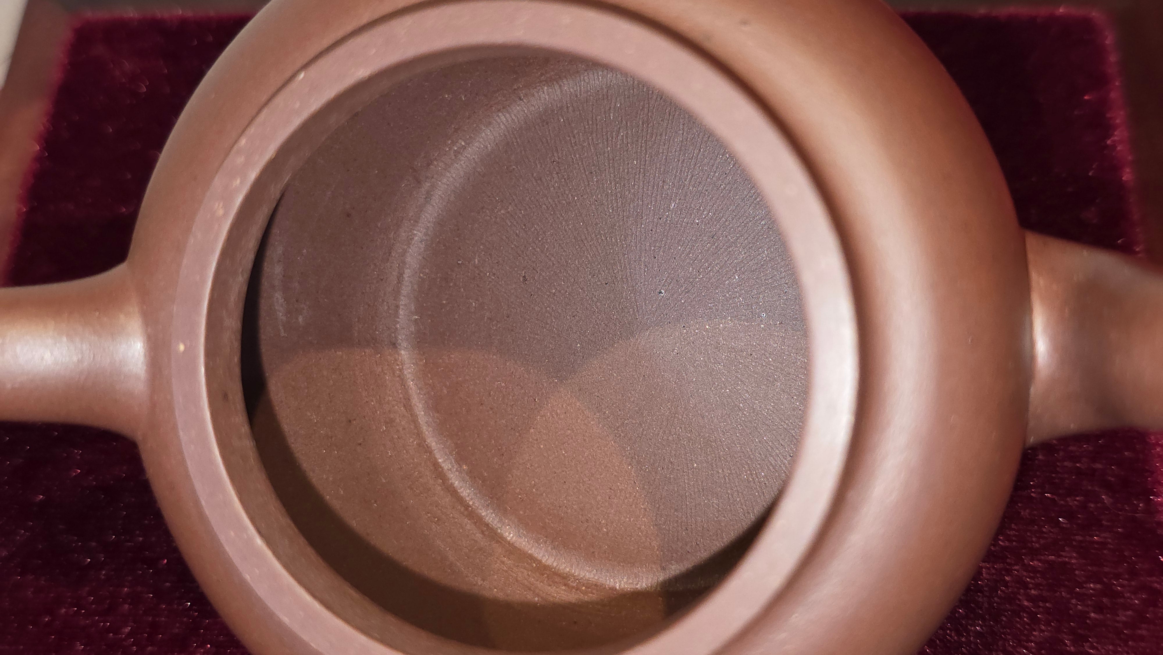 《宫灯》"Gong Deng", 195.3ml, Huang Long Yuan company's National-Authenticated Huang Long Shan 4th Quarry Di Cao Qing, Crafted by L3A Consummate Master Artist Li Yan Ru 李艳如。