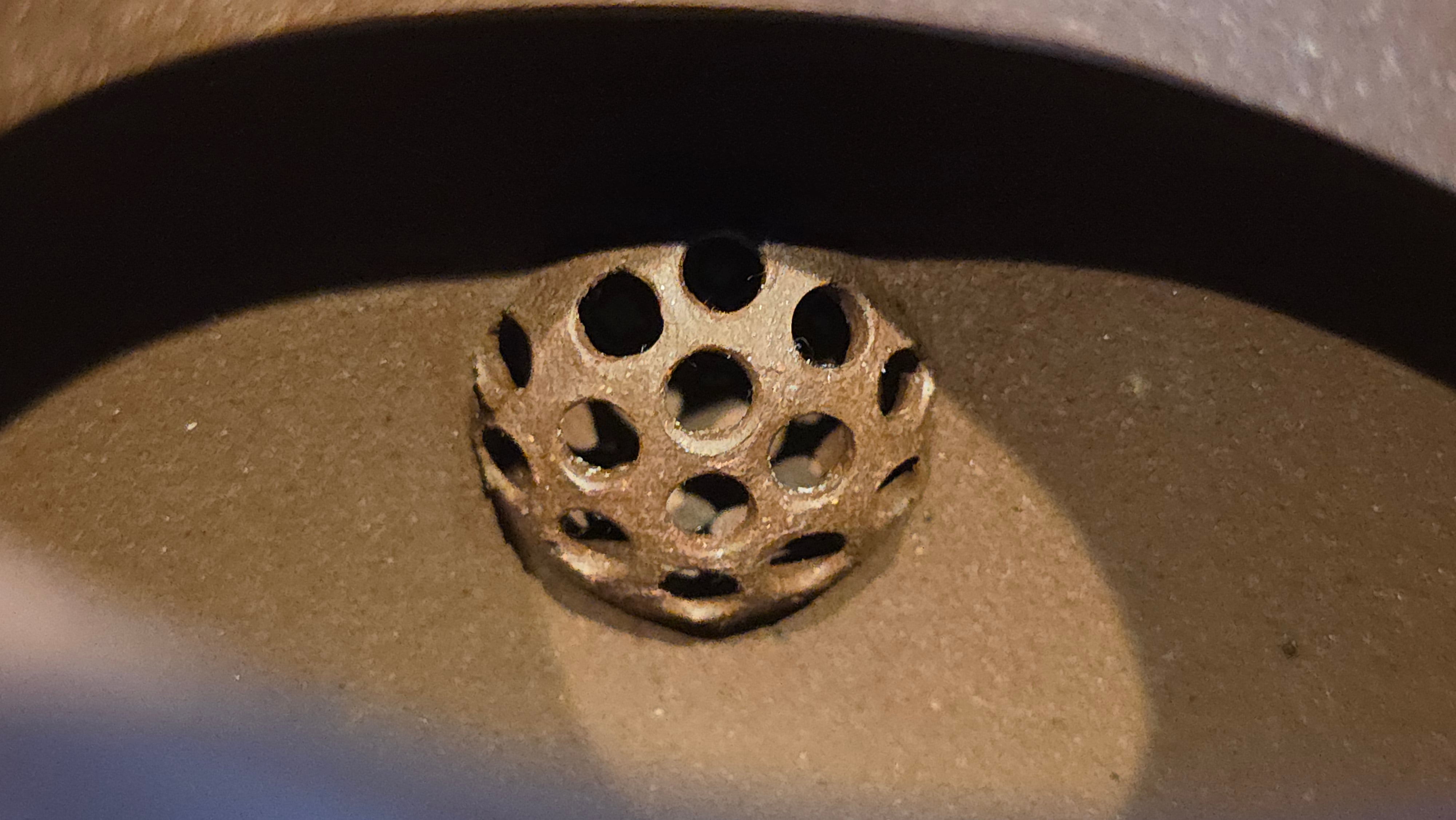 《宫灯》"Gong Deng", 195.3ml, Huang Long Yuan company's National-Authenticated Huang Long Shan 4th Quarry Di Cao Qing, Crafted by L3A Consummate Master Artist Li Yan Ru 李艳如。