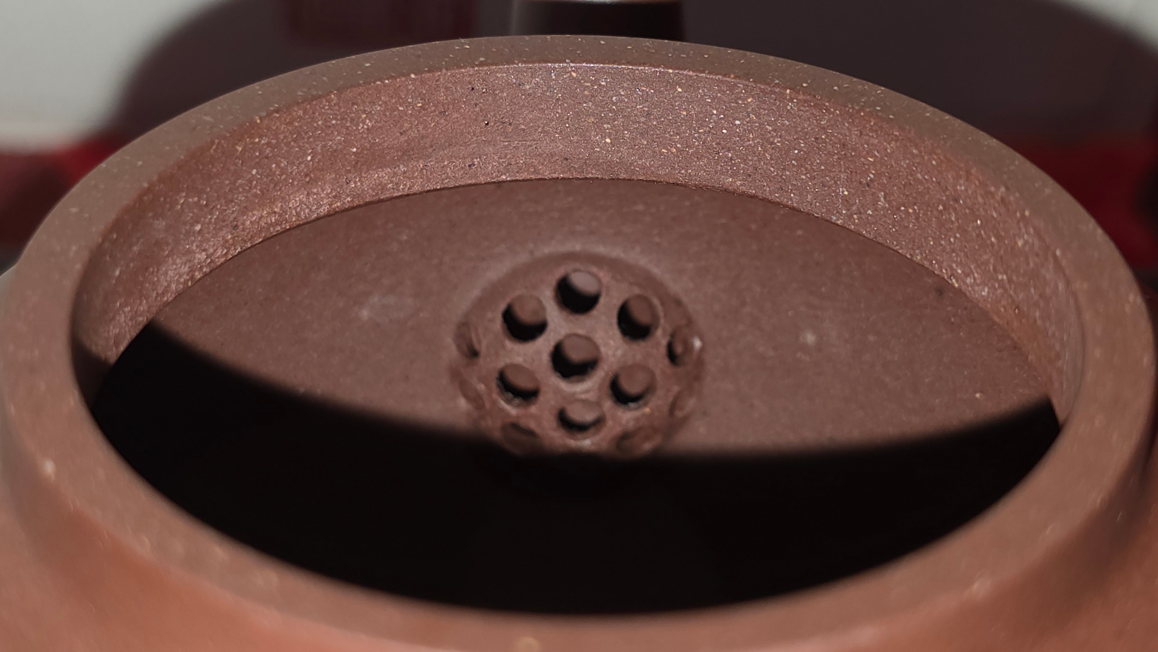 《宫灯》"Gong Deng", 195.3ml, Huang Long Yuan company's National-Authenticated Huang Long Shan 4th Quarry Di Cao Qing, Crafted by L3A Consummate Master Artist Li Yan Ru 李艳如。