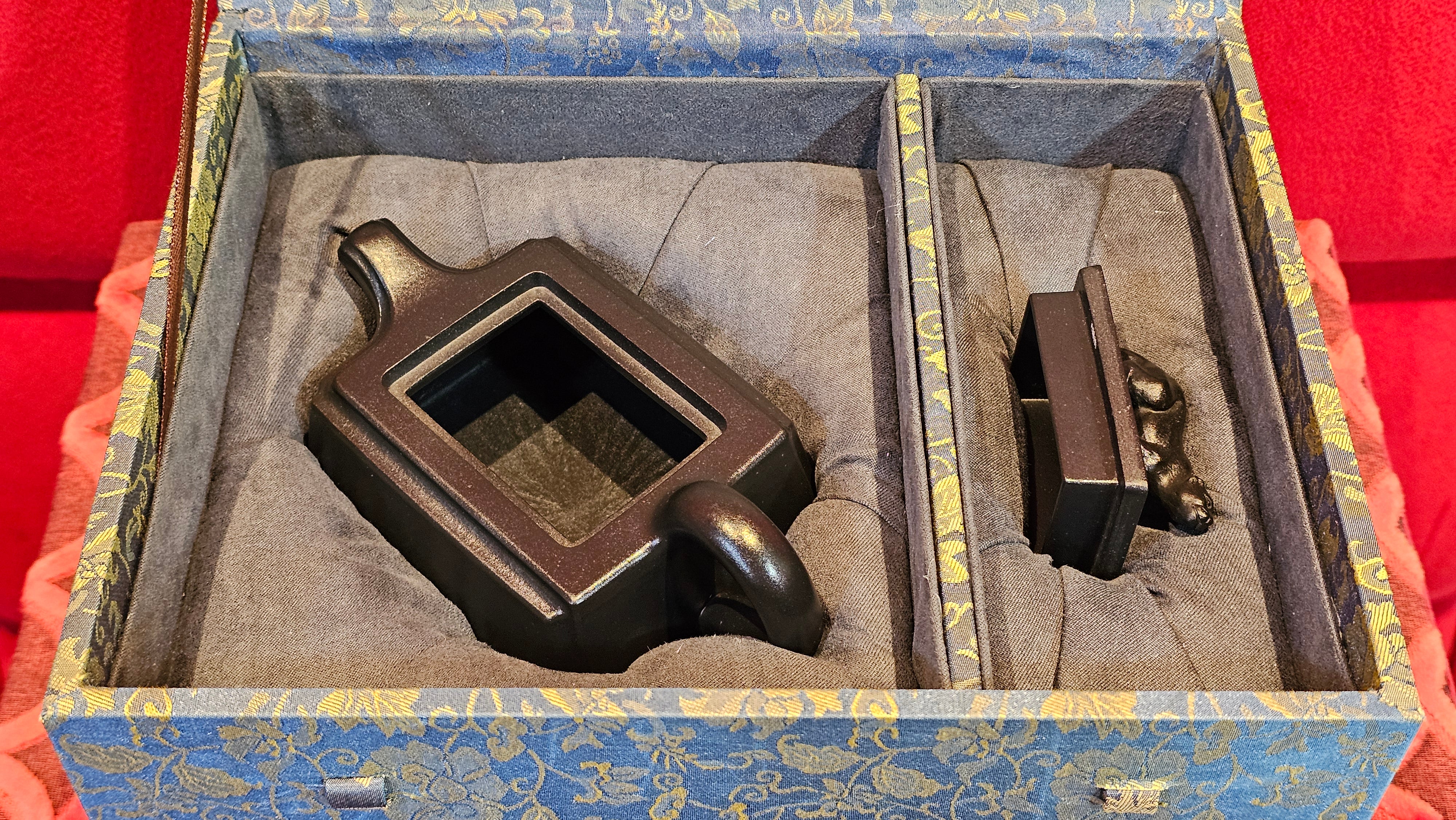 《风云之豹》"Feng Yun Zhi Bao", Di Cao Qing ~ Wu Hui Shao 底槽青~焐灰烧, 226.5ml, by L2A Senior Consummate Artist Yuan Hui 高级振兴技艺师兼高级工艺美术师～袁辉 ~ Congratulations to Mr A.A.! 1748hrs 21st Nov 2025, Port Franks! Canada🇨🇦!