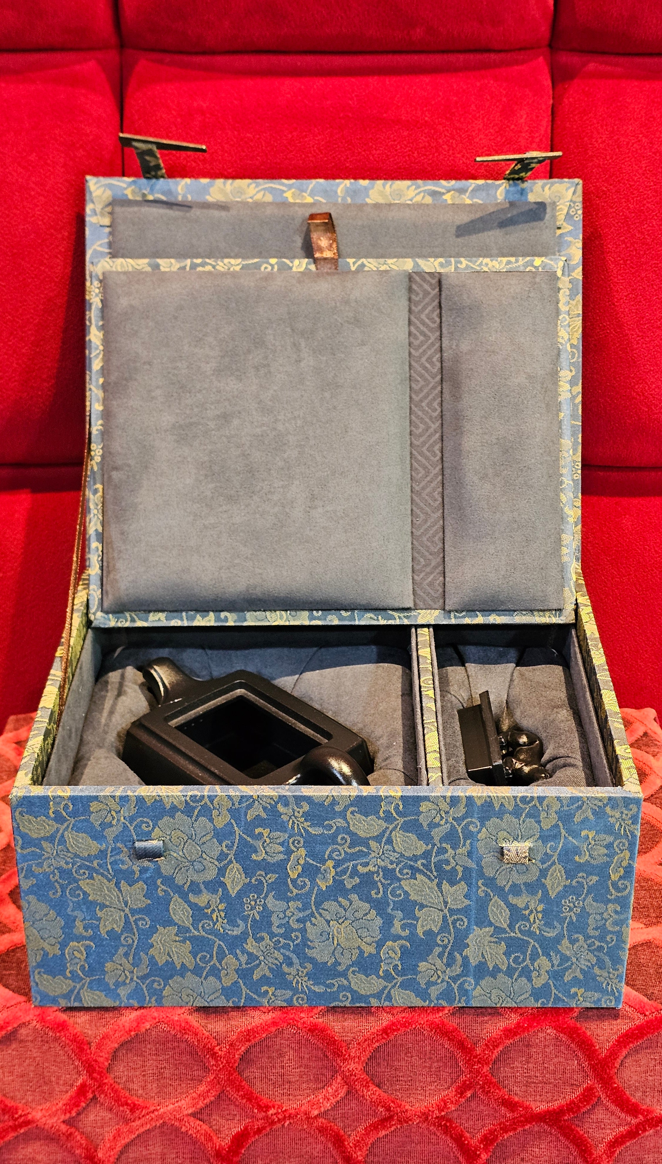 《风云之豹》"Feng Yun Zhi Bao", Di Cao Qing ~ Wu Hui Shao 底槽青~焐灰烧, 226.5ml, by L2A Senior Consummate Artist Yuan Hui 高级振兴技艺师兼高级工艺美术师～袁辉 ~ Congratulations to Mr A.A.! 1748hrs 21st Nov 2025, Port Franks! Canada🇨🇦!