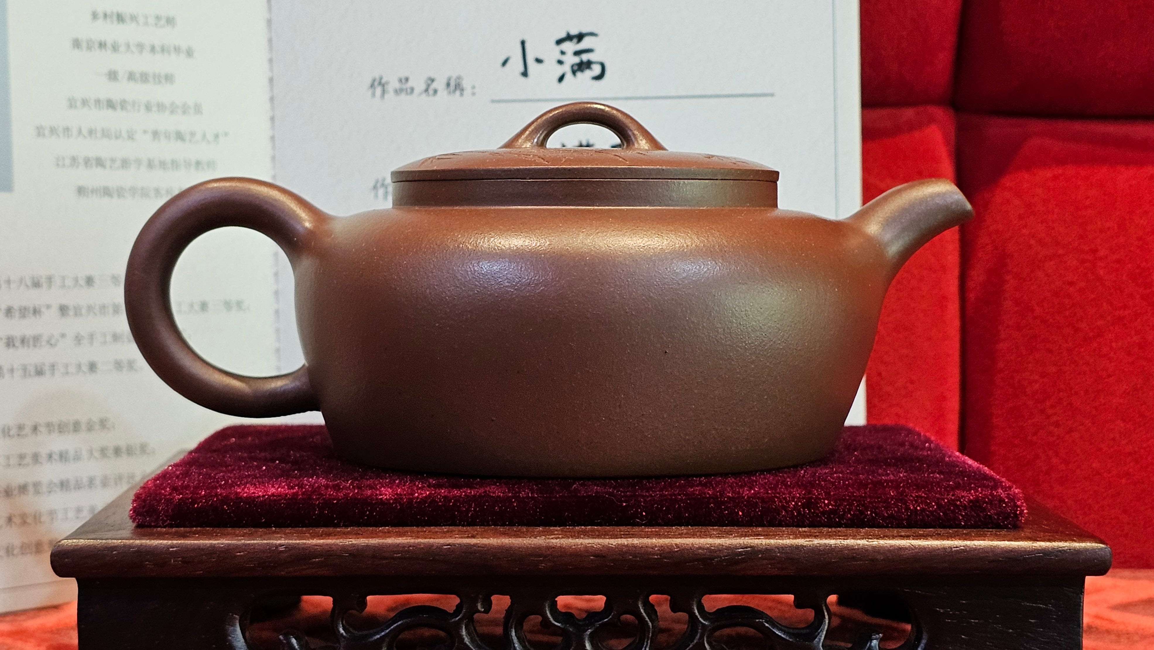 《小满》"Xiao Man", 312.3ml, Di Cao Qing Zi Ni 底槽青紫泥 ~ Crafted by L3A Consummate Master Artist Li Yan Ru 李艳如, Engraving by Artist Luo Ren 洛人 ~ Congratulations!to Mr S.M.! 2315hrs 24th Nov 2025, Séméac! France🇫🇷!