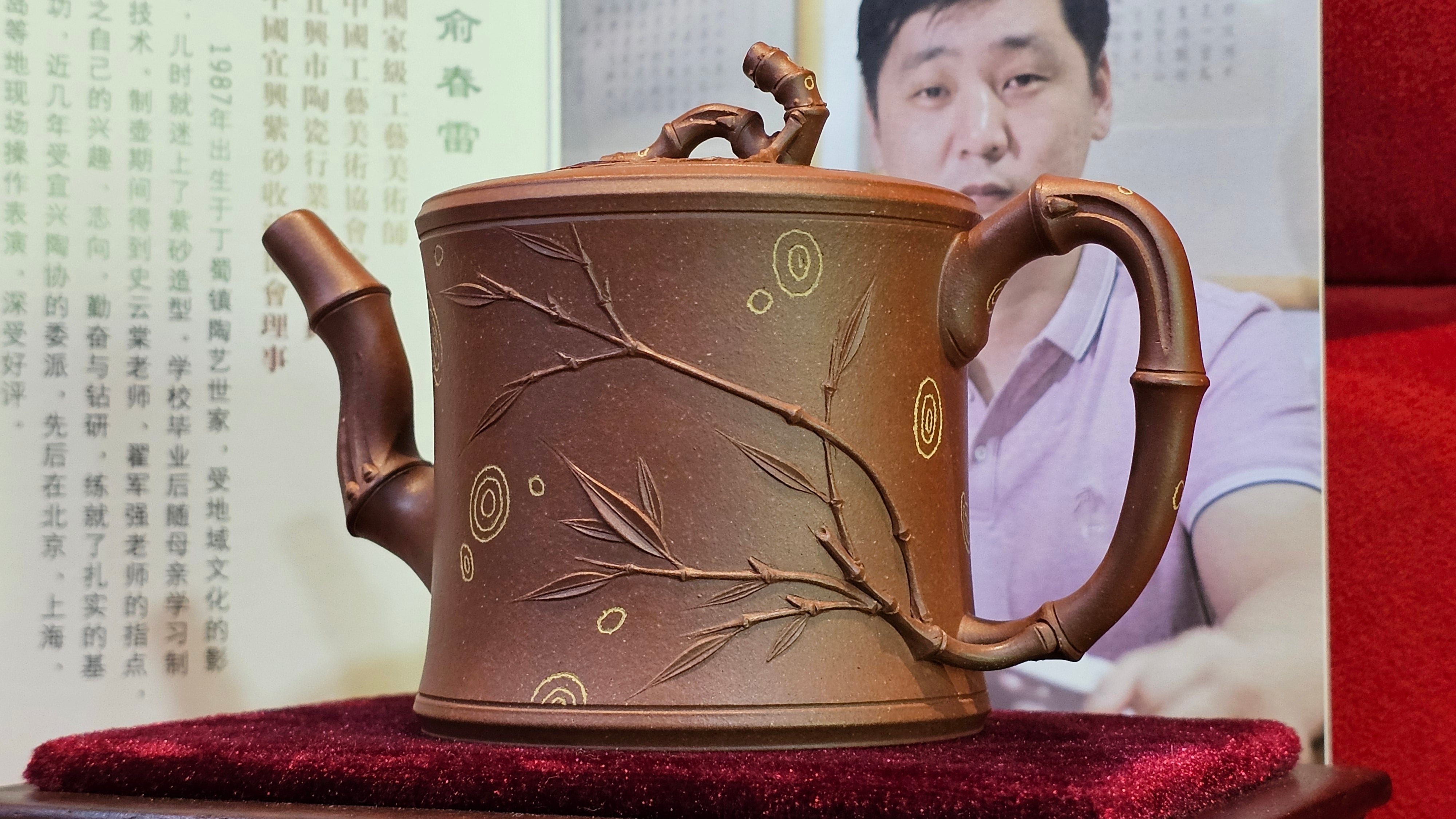 《湘妃竹段》"Xiang Fei Zhu Duan", 244.8ml, Di Cao Qing Zi Ni with Duan Ni Clay embellishments for the characteristic "Xiang Fei Bamboo" Patterns, by L4 Assoc Master Yu Chun Lei 俞春雷 ~!Congratulations to Kungfu Master J.G.! 1122hrs 23rd Nov 2025, New Orleans! LA!
